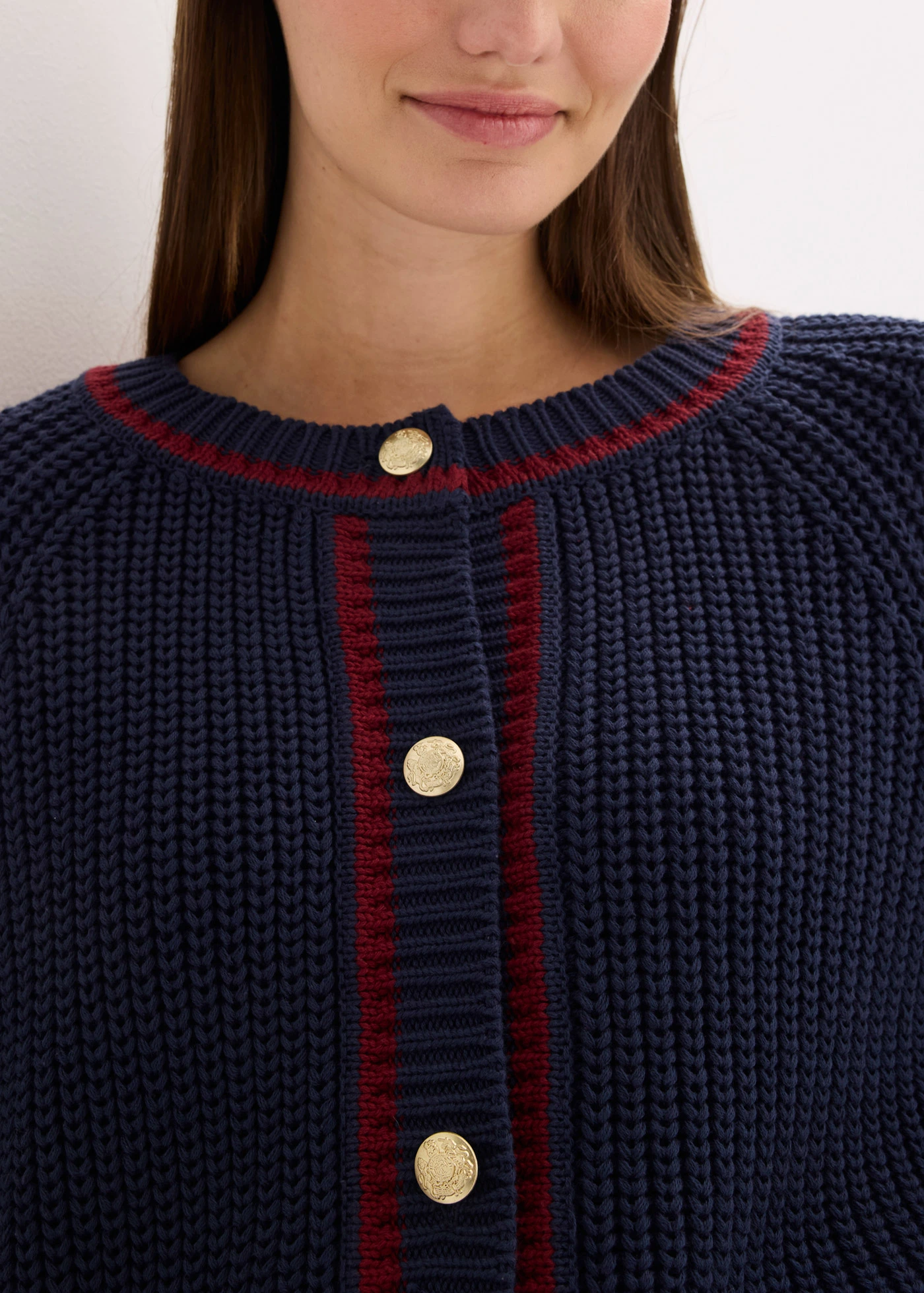 Jachetă tricotată cu dungi contrast • bleumarin/roșu rubiniu • magazin bonprix