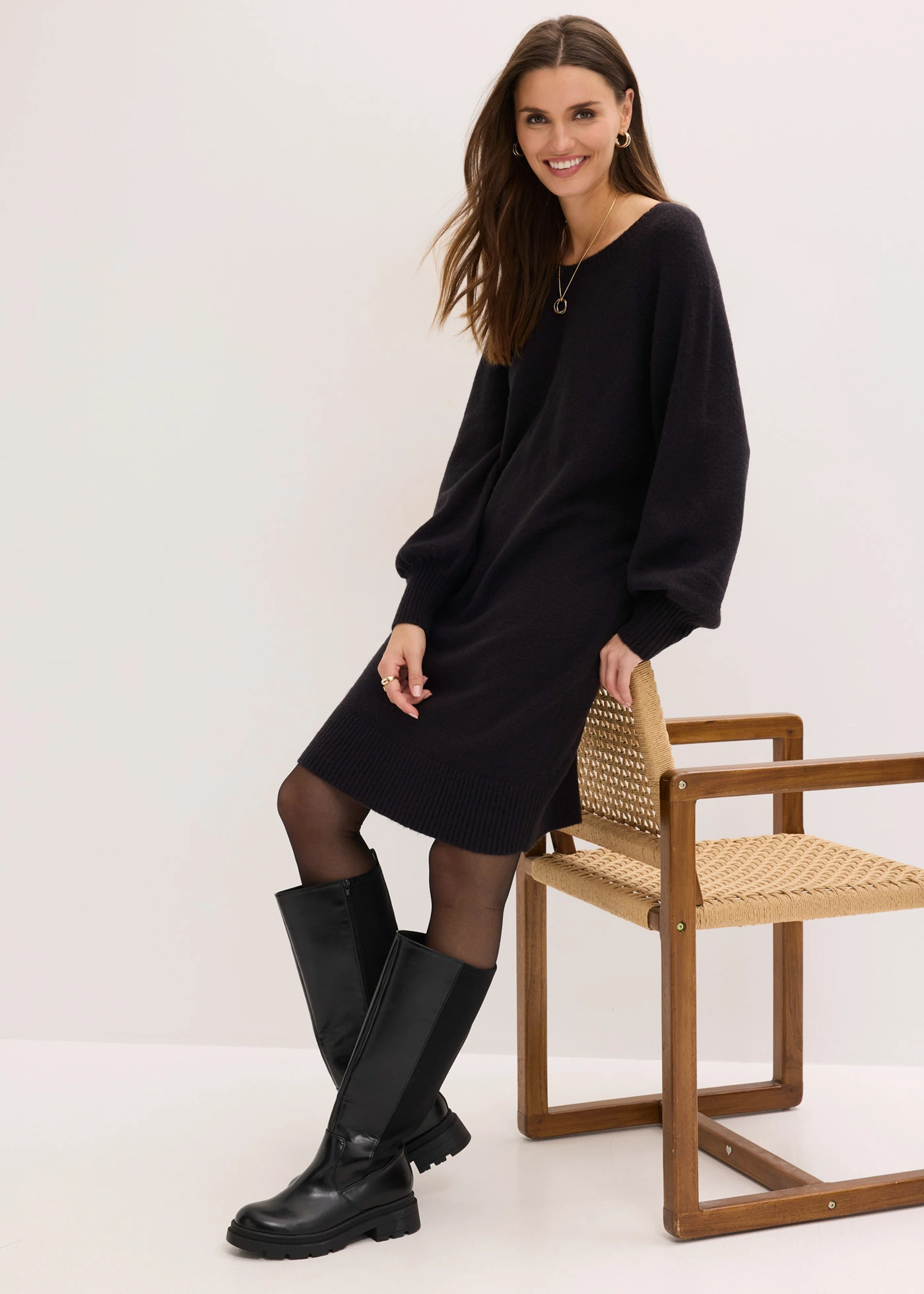 Rochie tricotată scurtă • negru • magazin bonprix