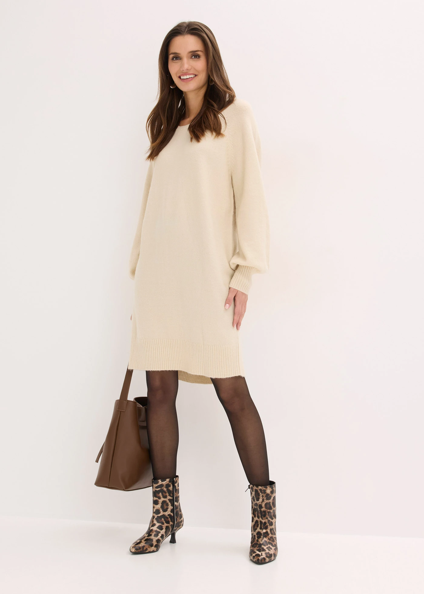 Rochie tricotată scurtă • bej nisipiu mat • magazin bonprix