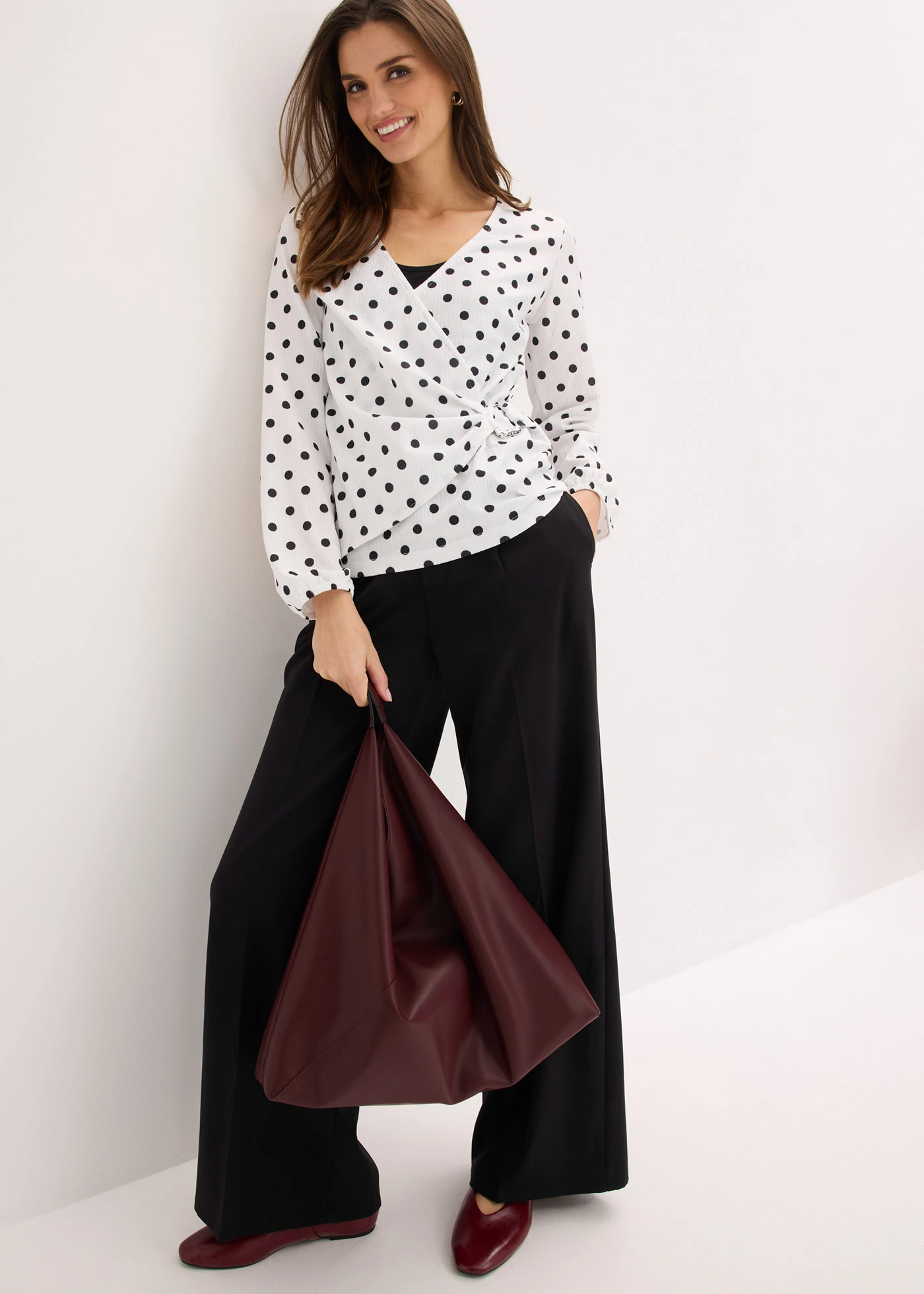 Bluză cu mânecă lungă din jerse texturat • alb/negru cu puncte • magazin bonprix