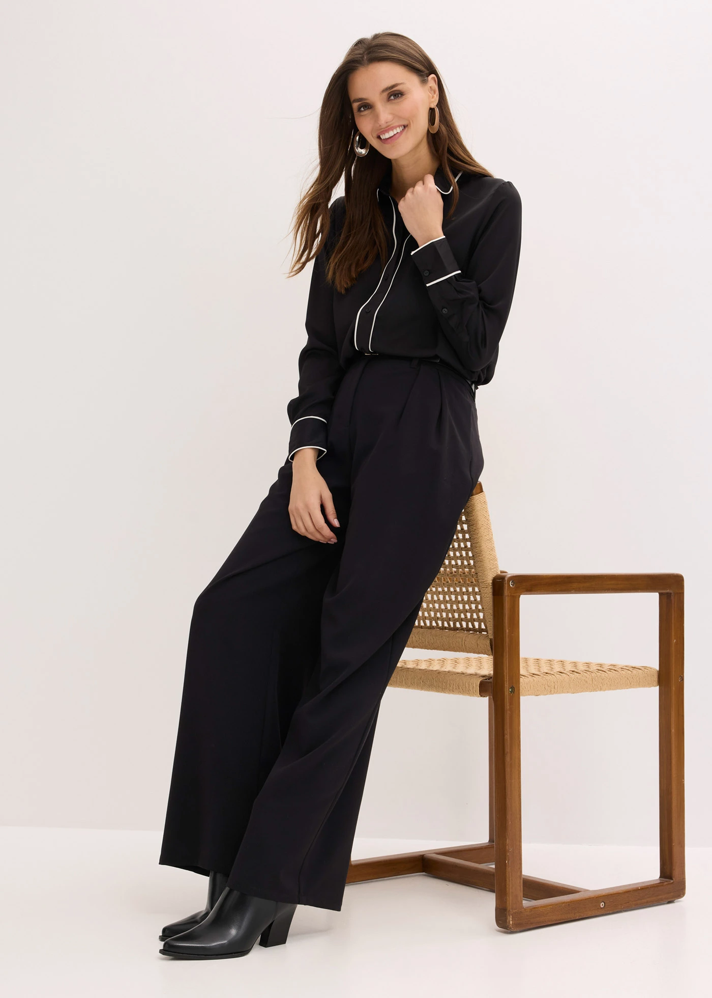 Overhemdblouse van soepel satijn • zwart/wolwit • bonprix online shop