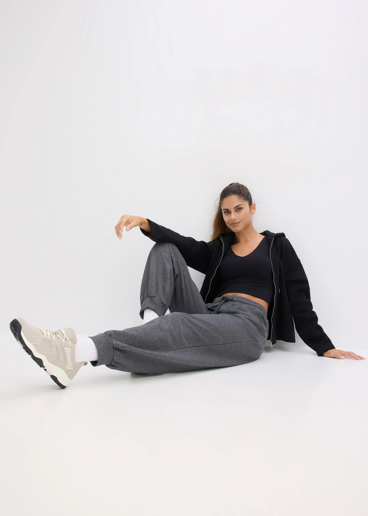 Pantaloni de jogging cu talie elastică • gri melanj • magazin bonprix