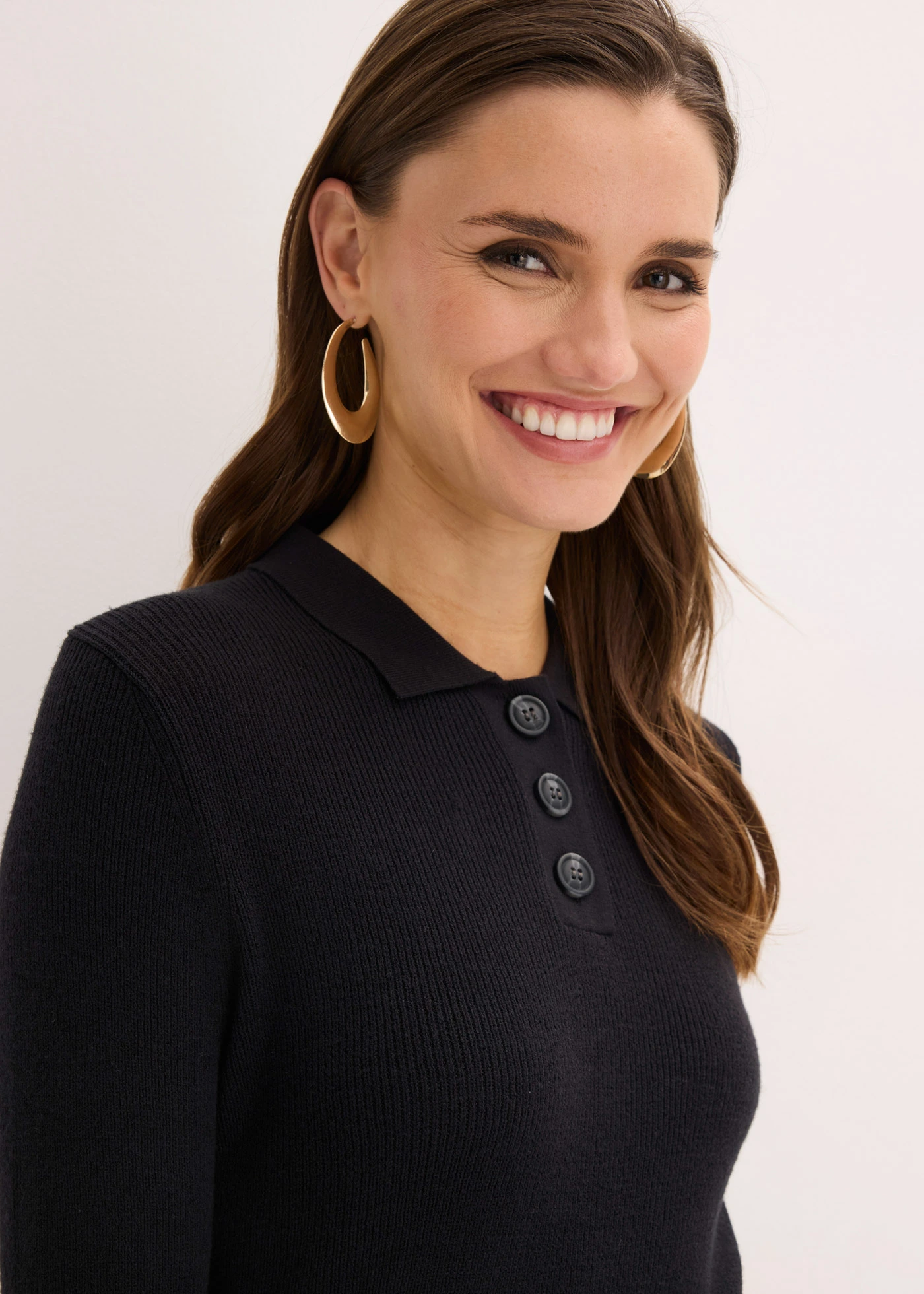 Pletené šaty, vrúbkované, z viskózového mixu • čierna • obchod bonprix