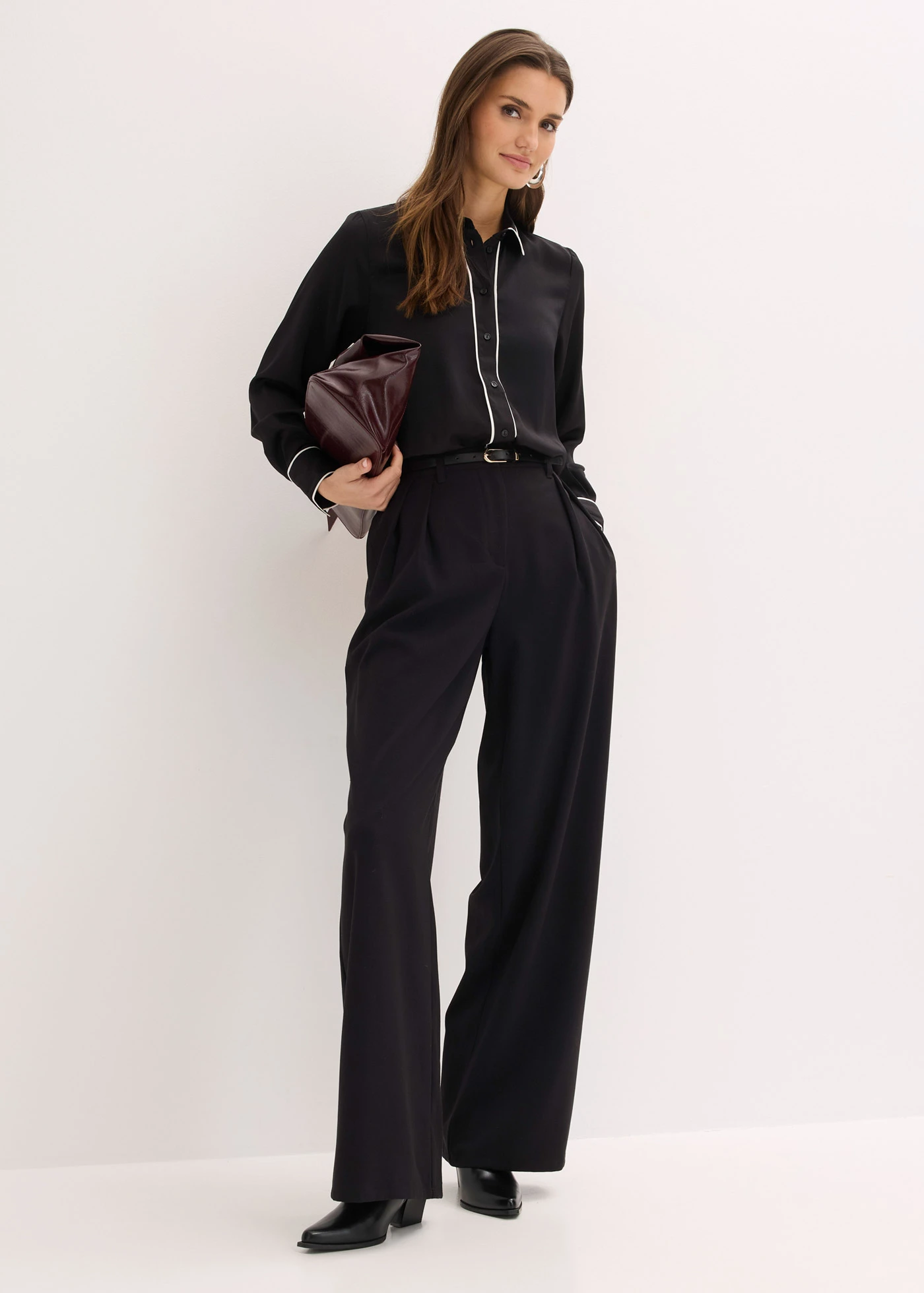 Bluzka koszulowa z lejącej satyny • czarny + biel wełny • sklep bonprix