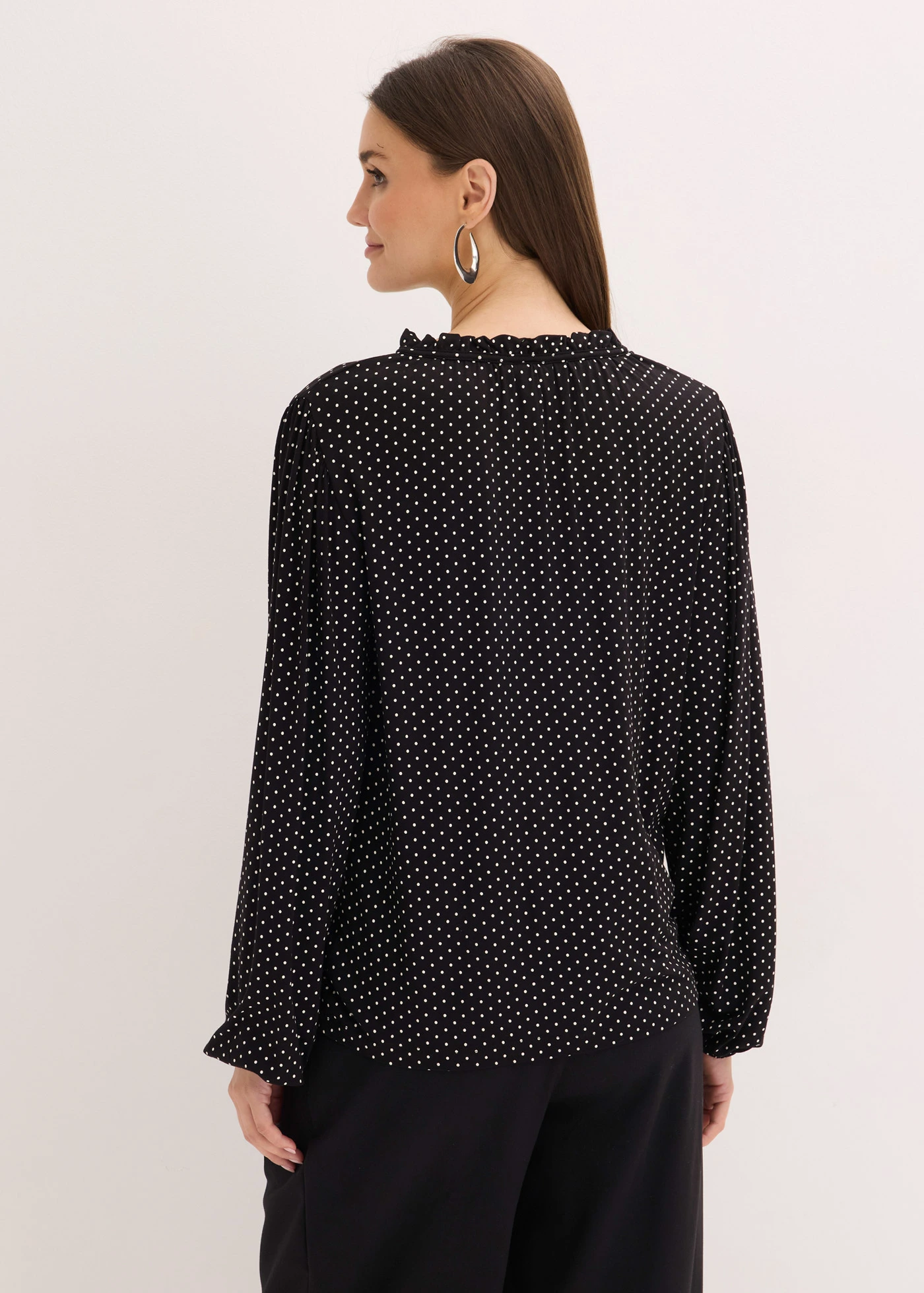 T-shirt manches longues en viscose extensible • noir pois blanc • Boutique bonprix