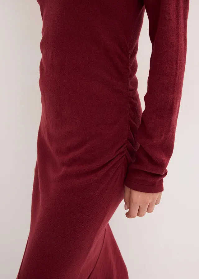 Gebreide jurk met asymmetrische onderrand van katoen en kasjmier • robijnrood • product-page.page-title-suffix