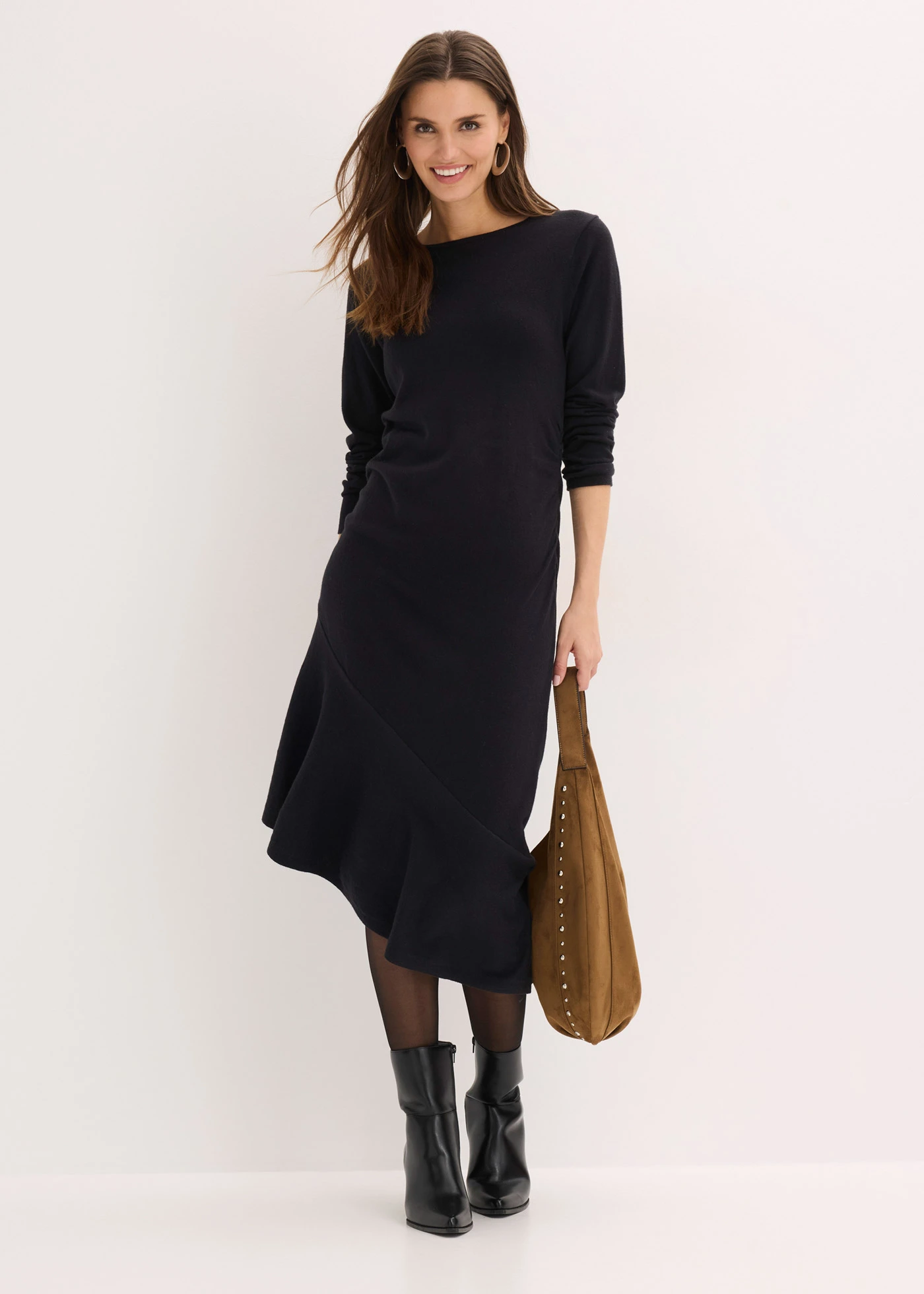 Rochie tricotată cu tiv asimetric, din bumbac și cașmir • negru • magazin bonprix