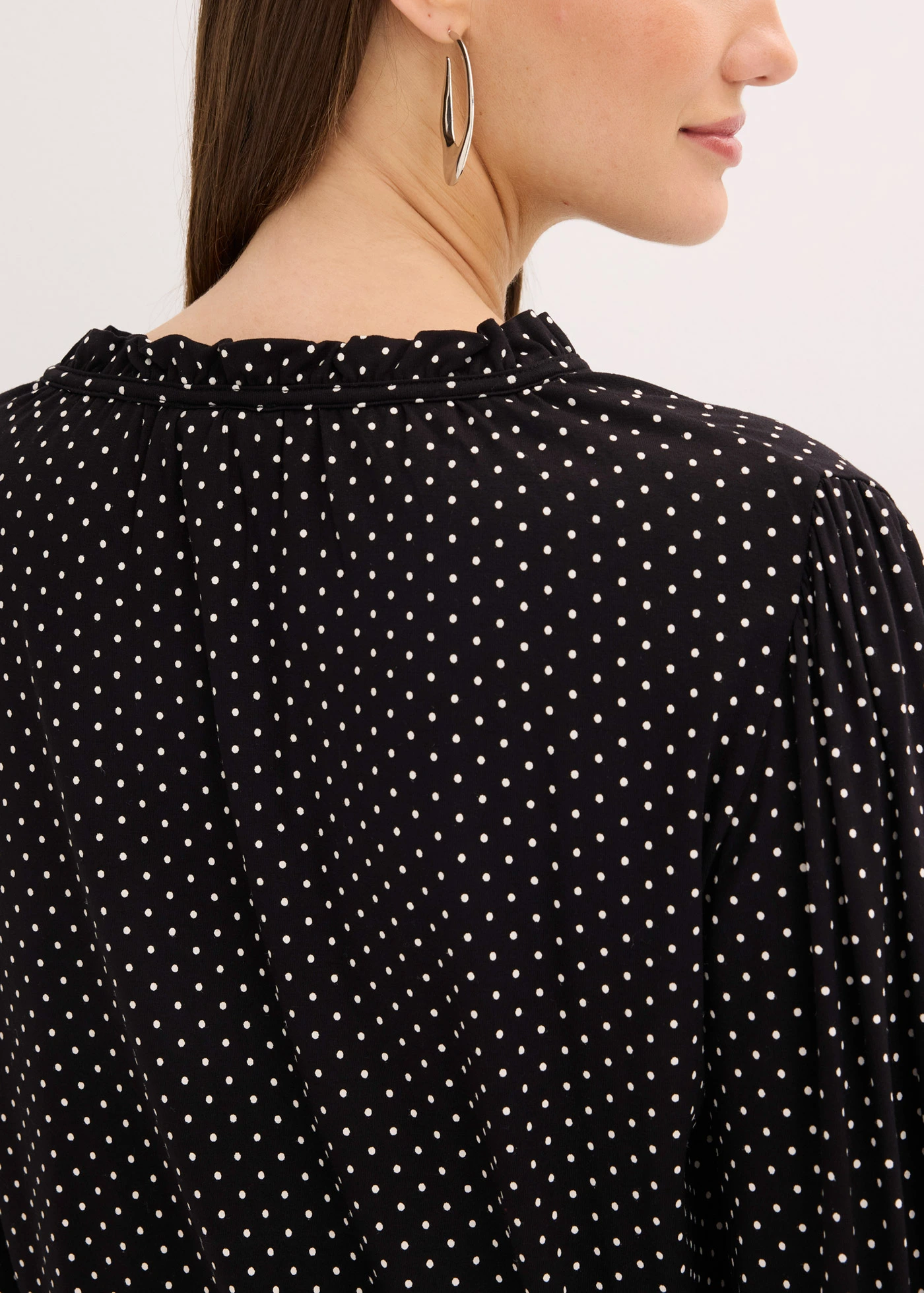 Longsleeve van viscosemix • zwart met witte stippen • bonprix online shop