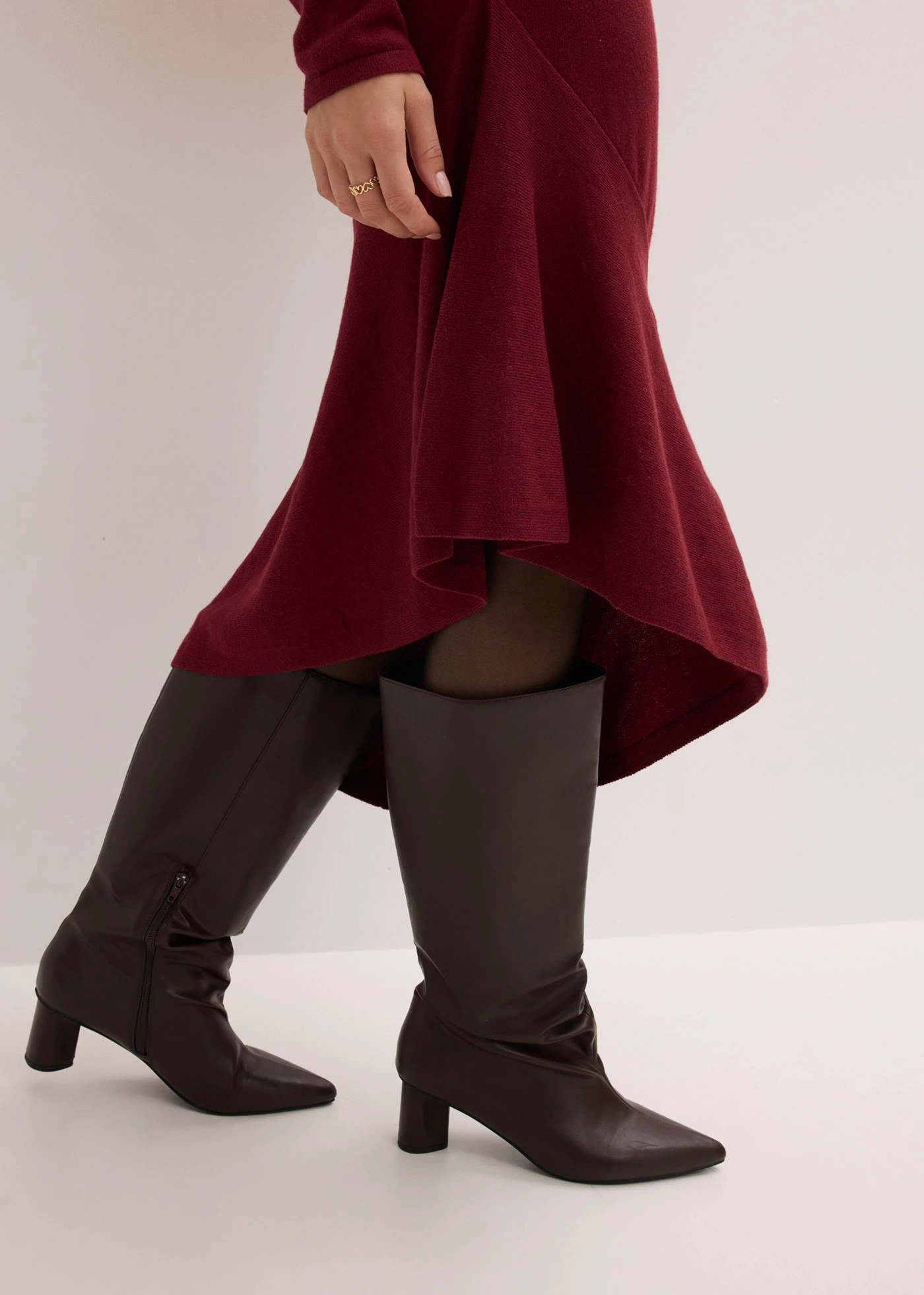 Pletené šaty s asymetrickým zakončením z bavlny a kašmíru • rubínovo červená • obchod bonprix