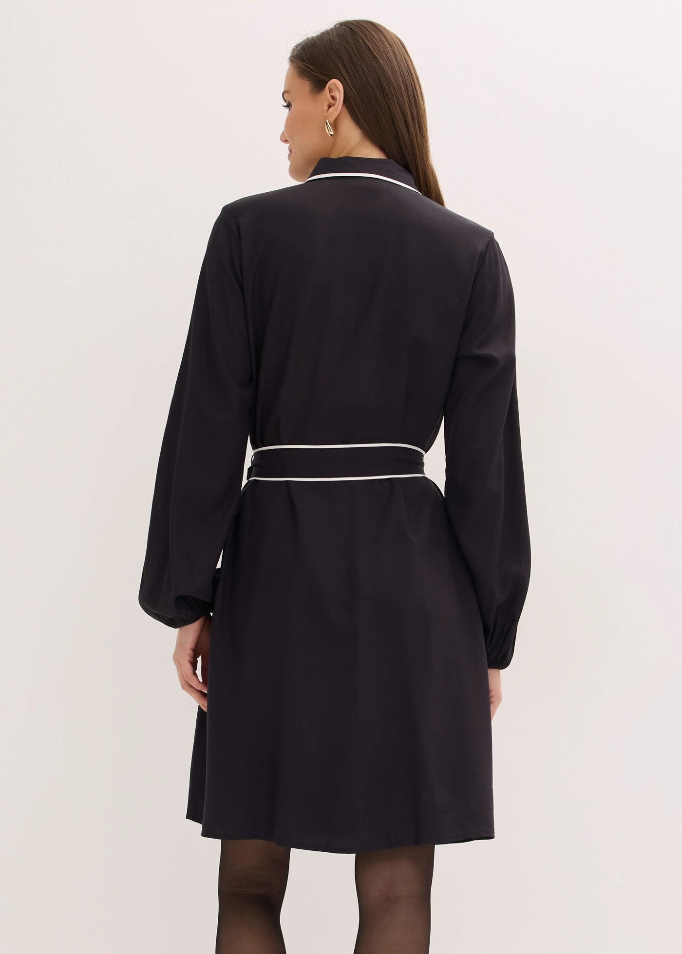 Rochie-cămașă 100% din viscoză • negru/ecru • magazin bonprix