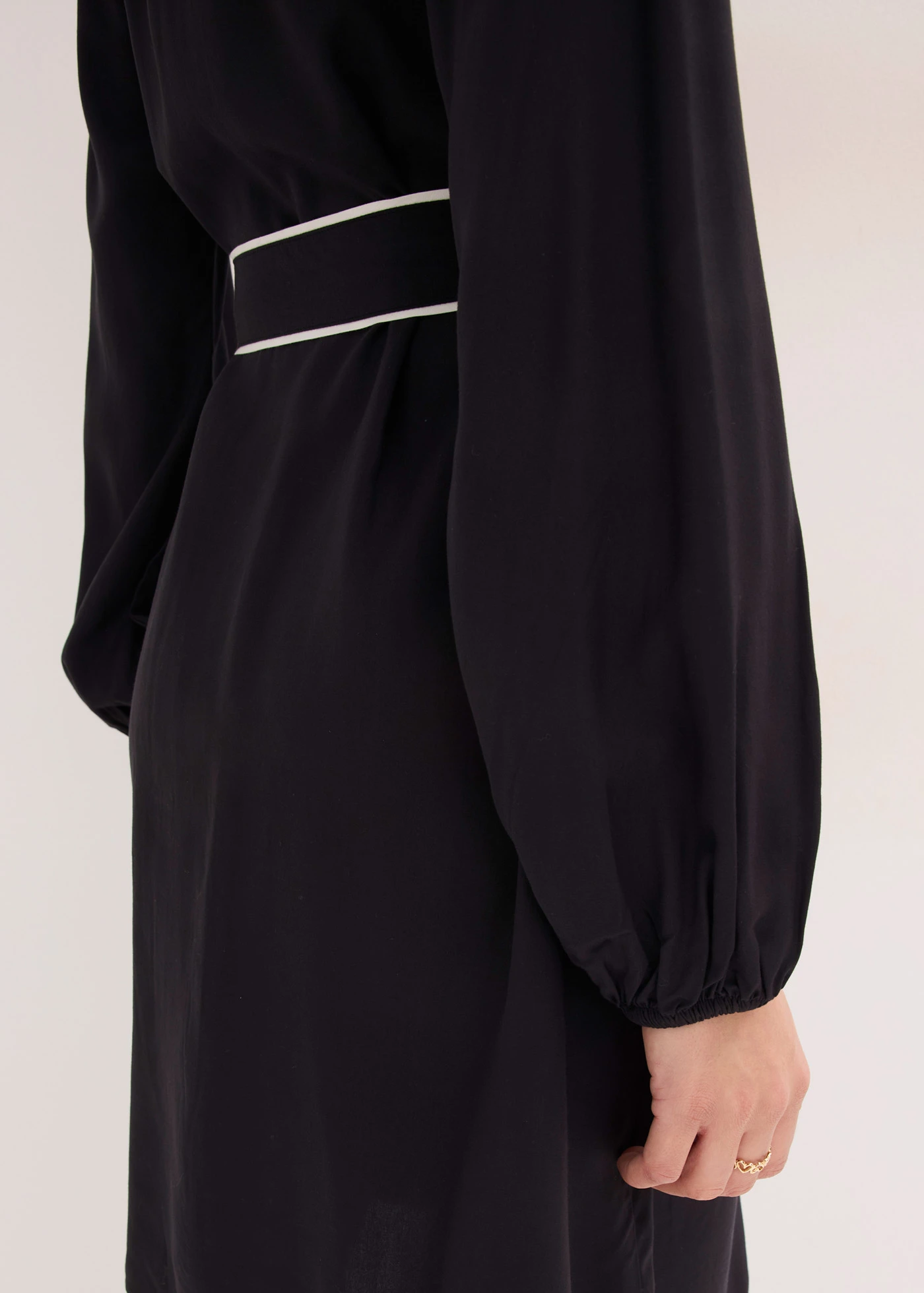 Rochie-cămașă 100% din viscoză • negru/ecru • magazin bonprix