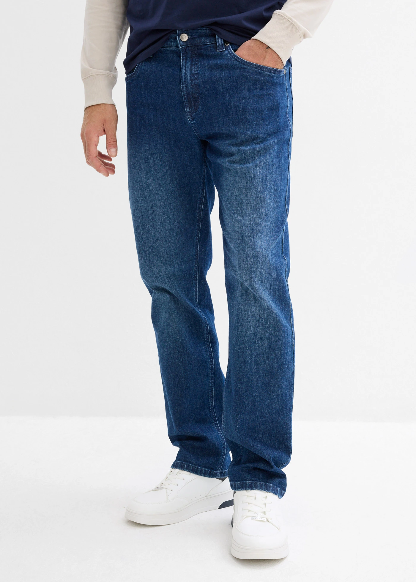 Dżinsy ze stretchem o kroju relaxed fit, straight, z bawełny organicznej • niebieski denim • sklep bonprix