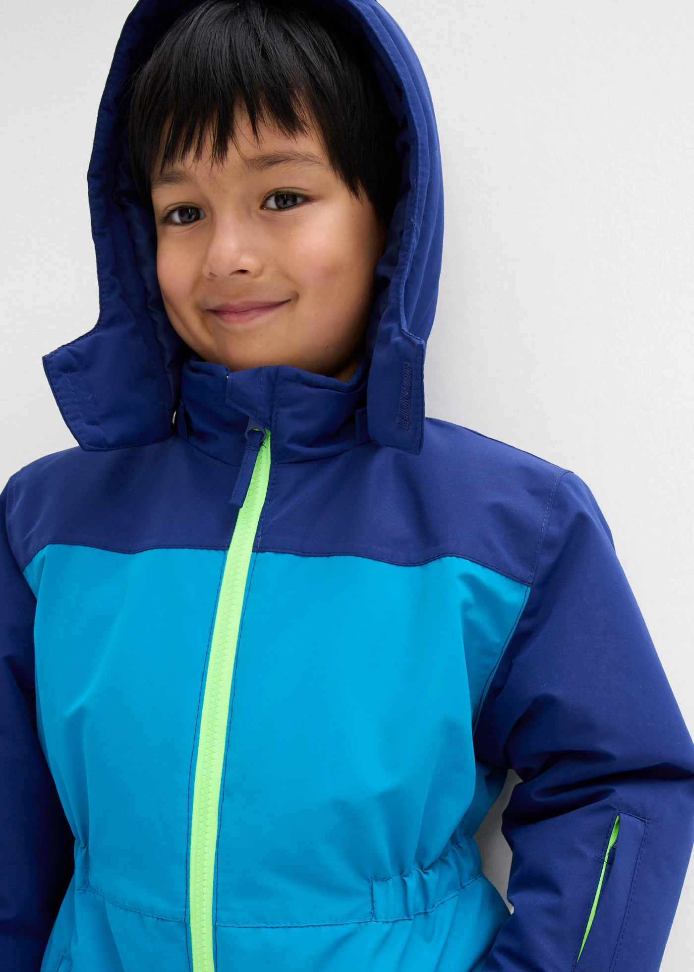 Combinaison de ski à doublure chaude, capuche amovible et détails réfléchissants • turquoise atlantique-bleu nuit • Boutique bonprix