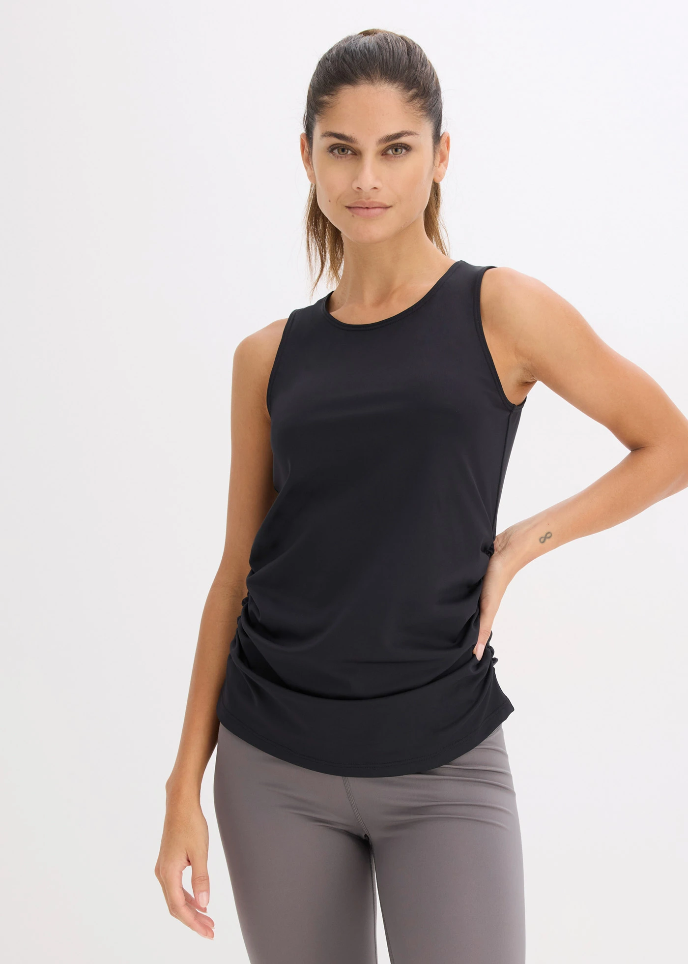 Sporttop met plooien, sneldrogend • zwart • bonprix online shop
