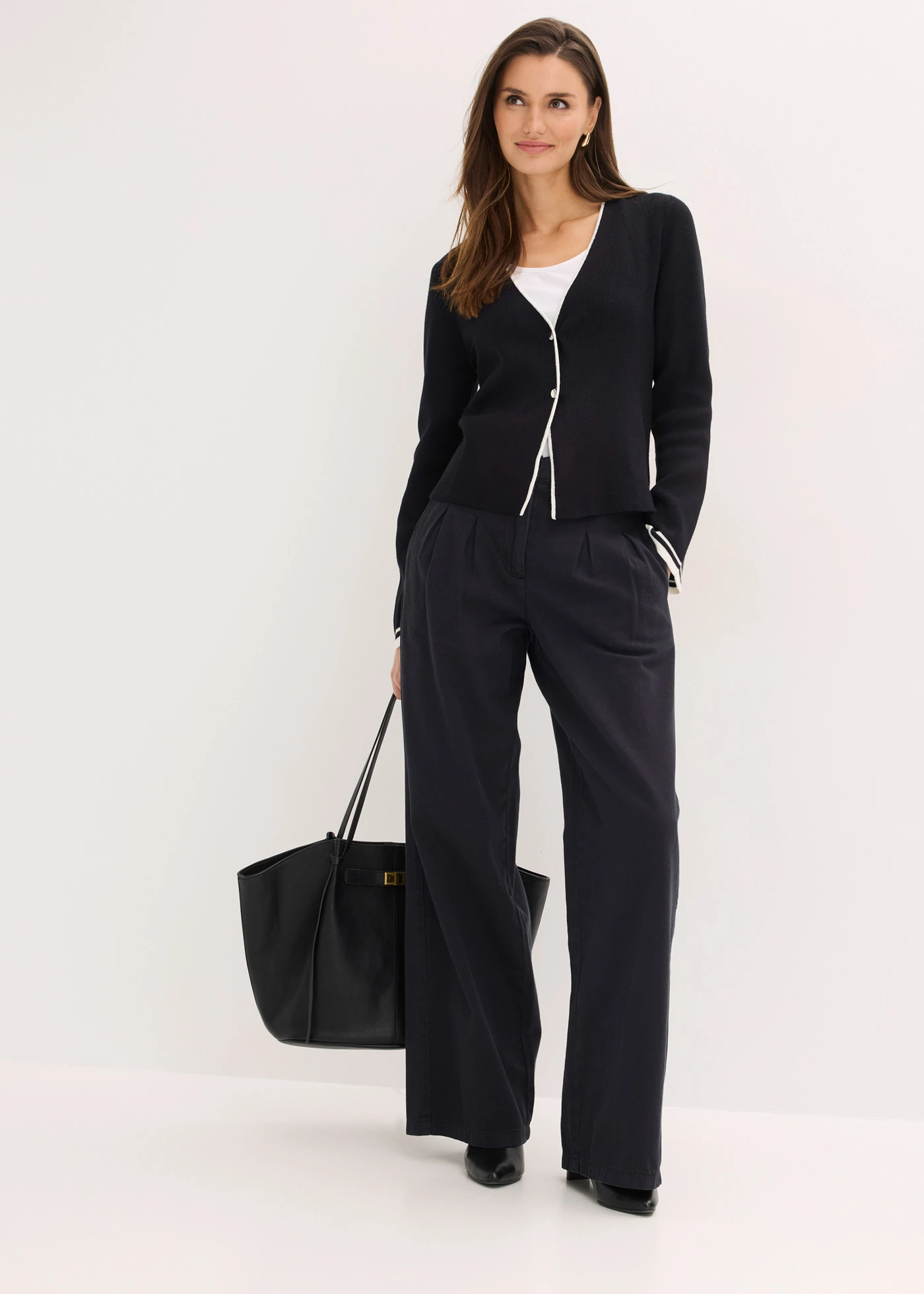 Jachetă tricotată din material ripsat cu viscoză • negru cu ecru • magazin bonprix