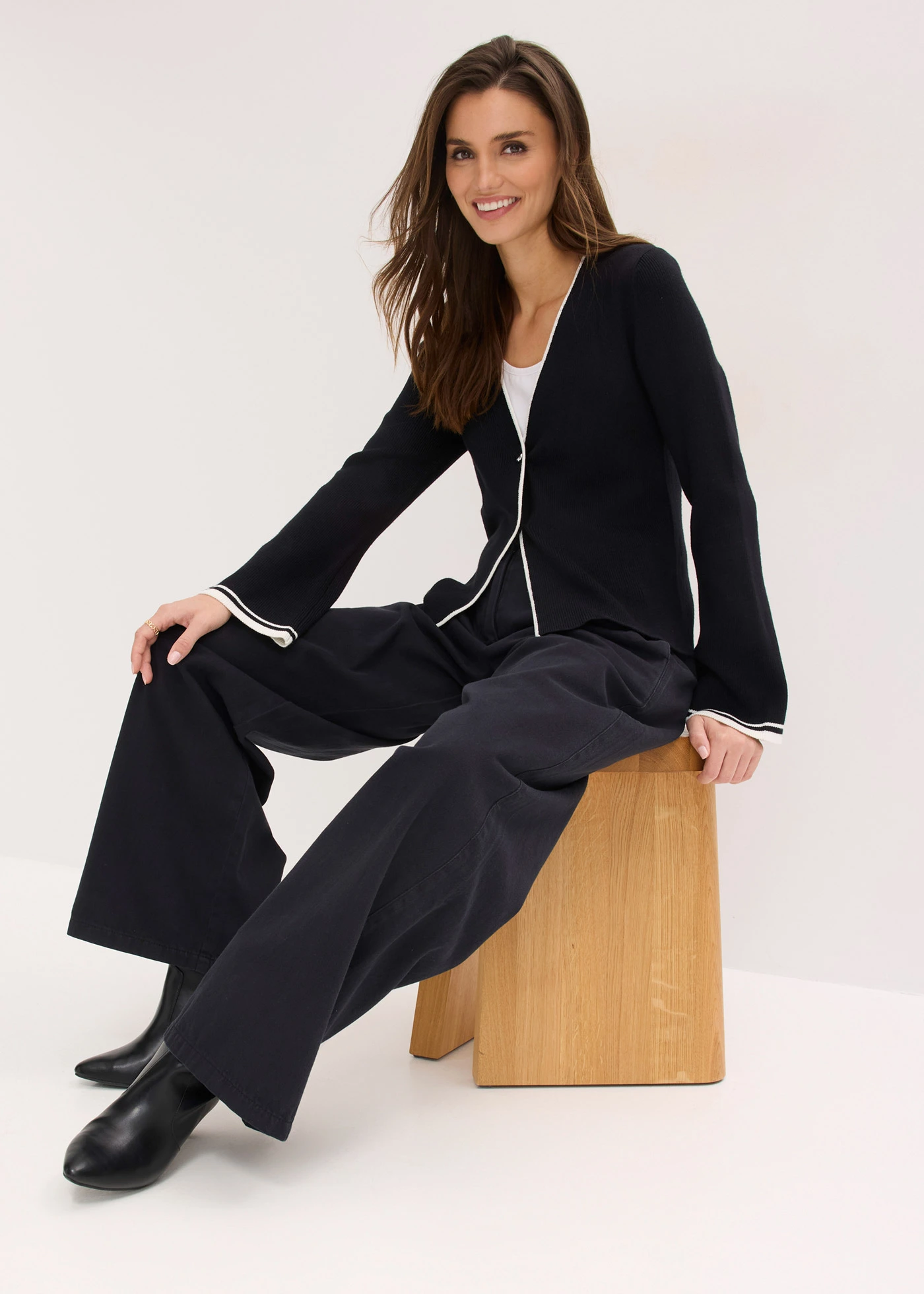 Jemne pletený sveter z viskózového mixu • čierna/biela vlna • obchod bonprix