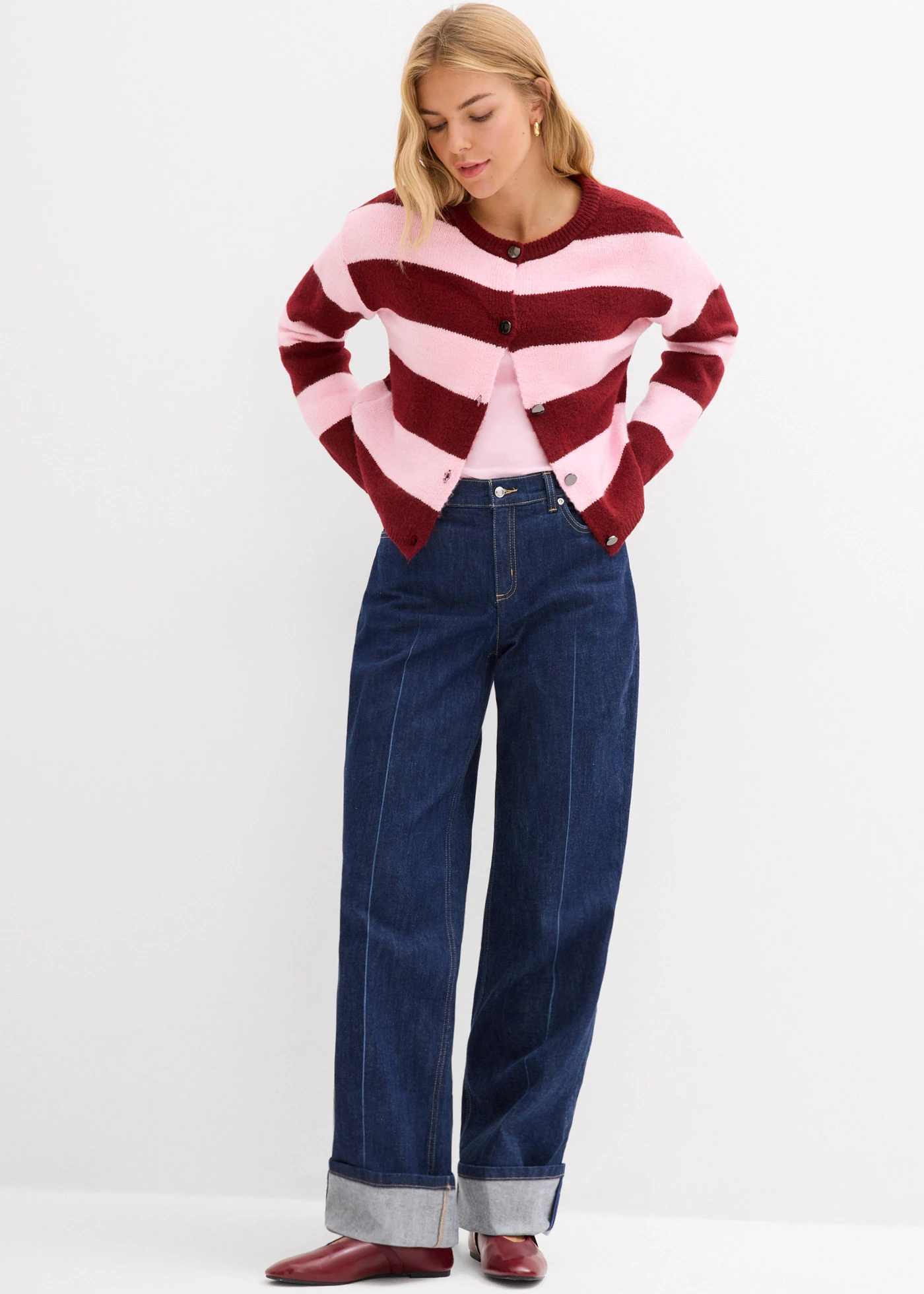 Dżinsy o kroju loose straight ze średnim stanem, pełna długość • granatowy denim used • sklep bonprix