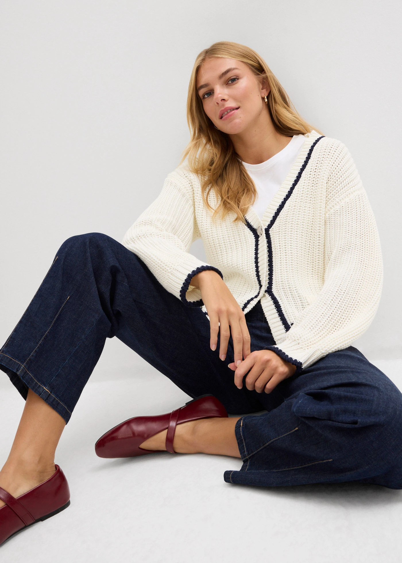 Jachetă din tricot cu ochiuri mari din amestec de bumbac • ecru/bleumarin altele • magazin bonprix