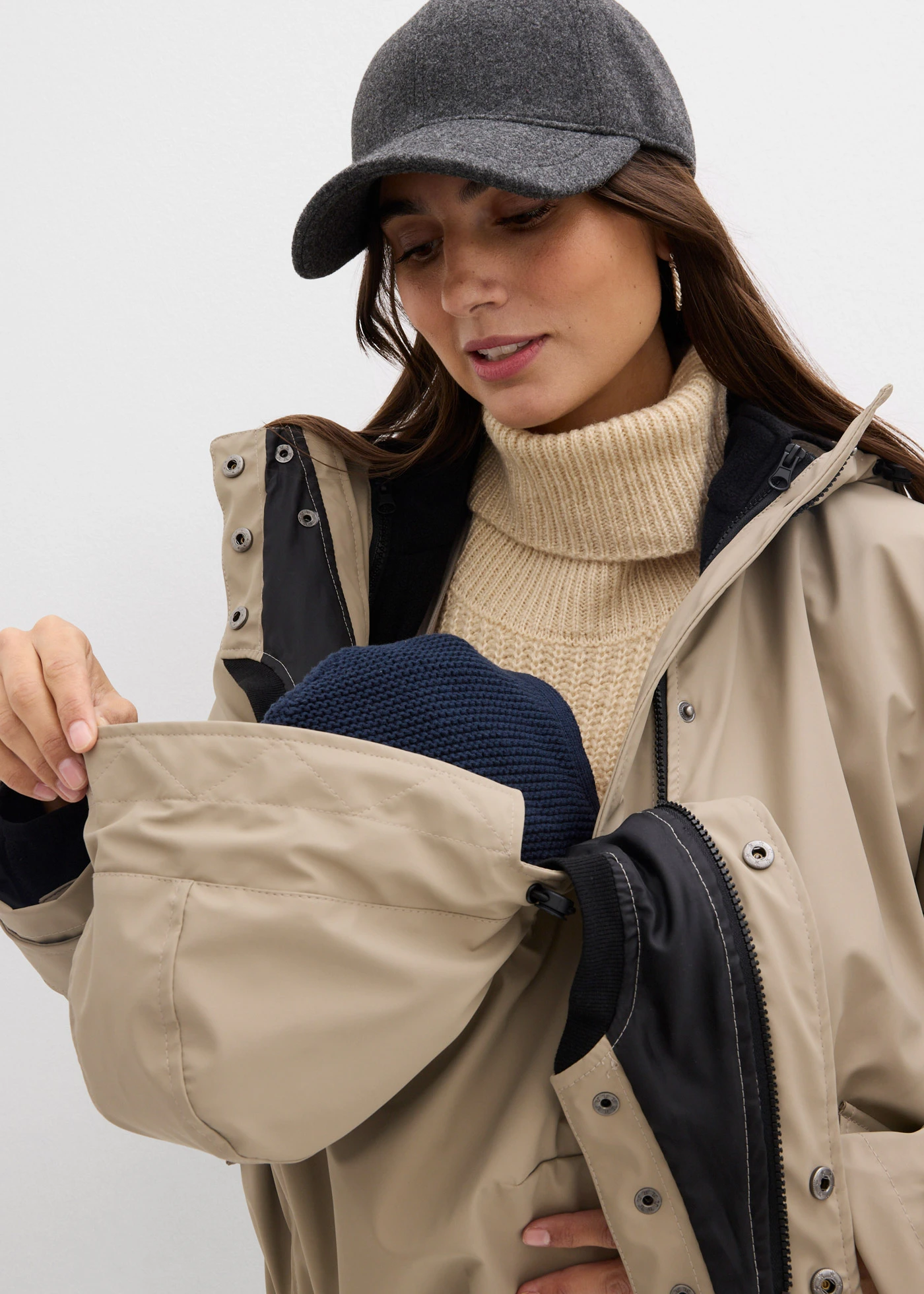 Geacă de gravide 6 în 1 impermeabilă, cu inserție portbebe și jachetă din fleece detașabilă • bej/negru • magazin bonprix