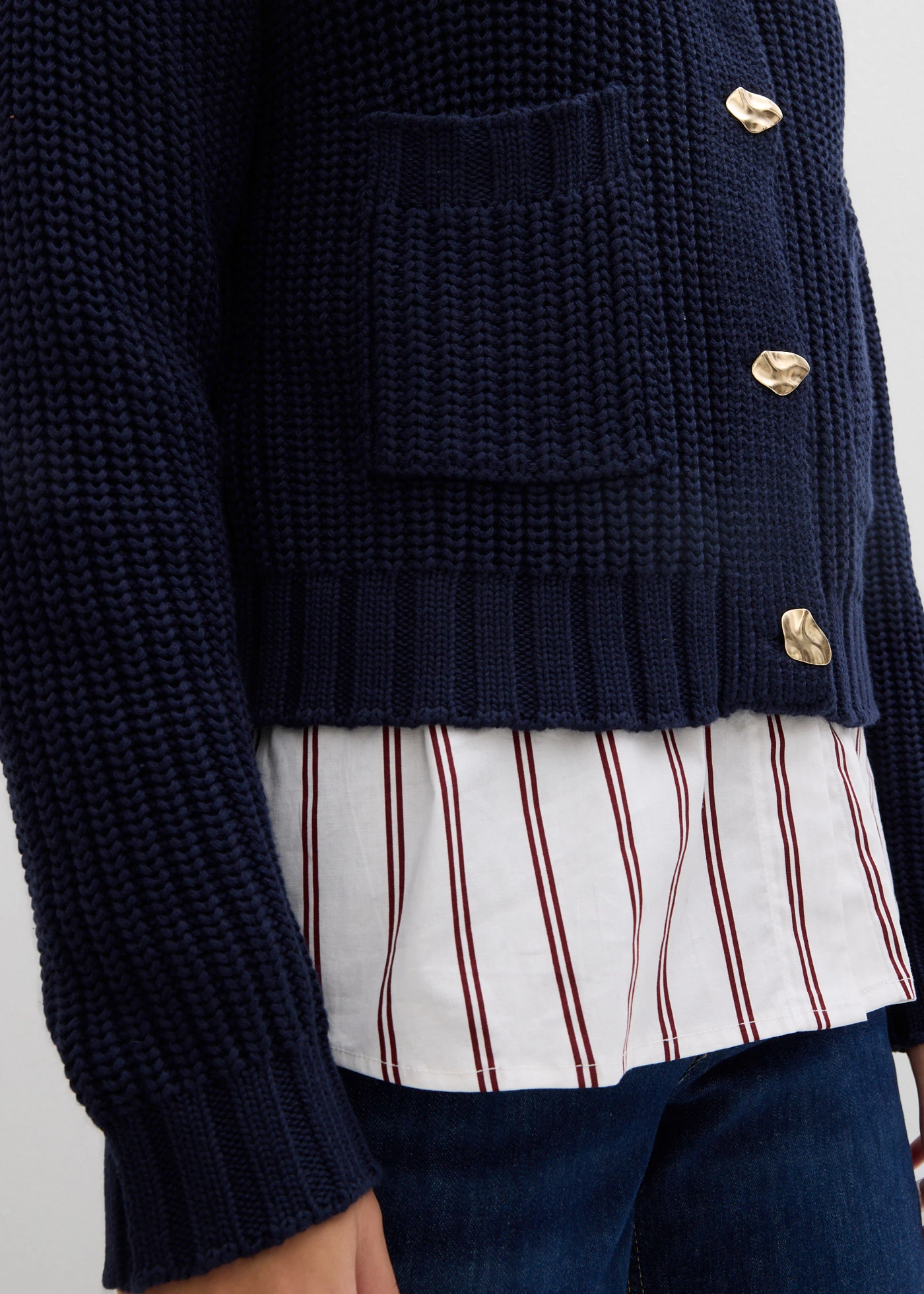 Grof gebreid vest met gehamerde knopen • donkerblauw • bonprix online shop