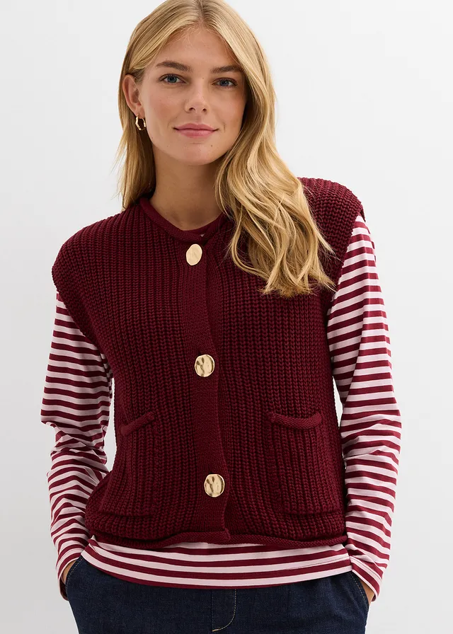Gebreid vest met zakken • robijnrood • product-page.page-title-suffix