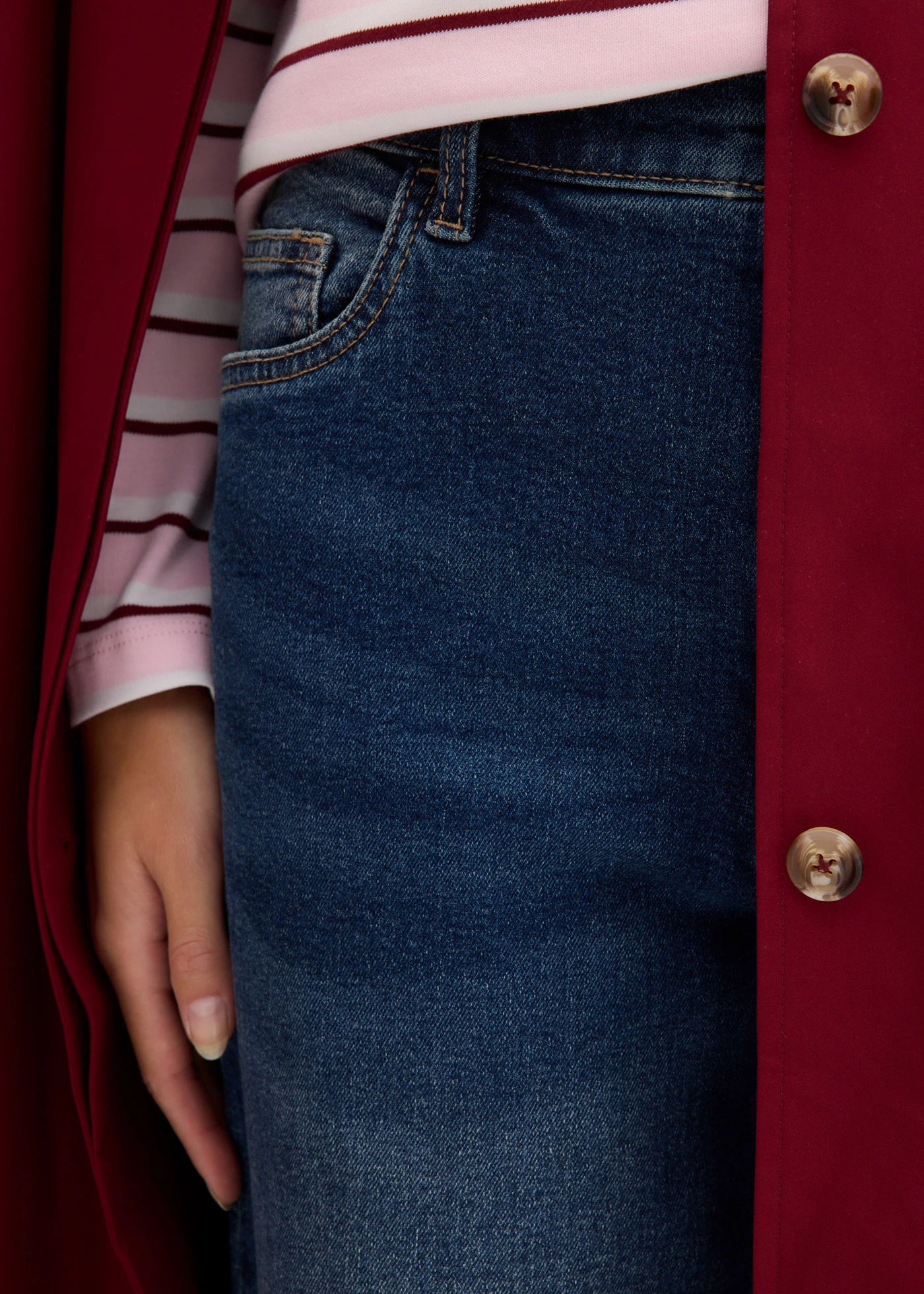 Blugi mom cu talie înaltă, cropped • bleumarin denim uzat • magazin bonprix