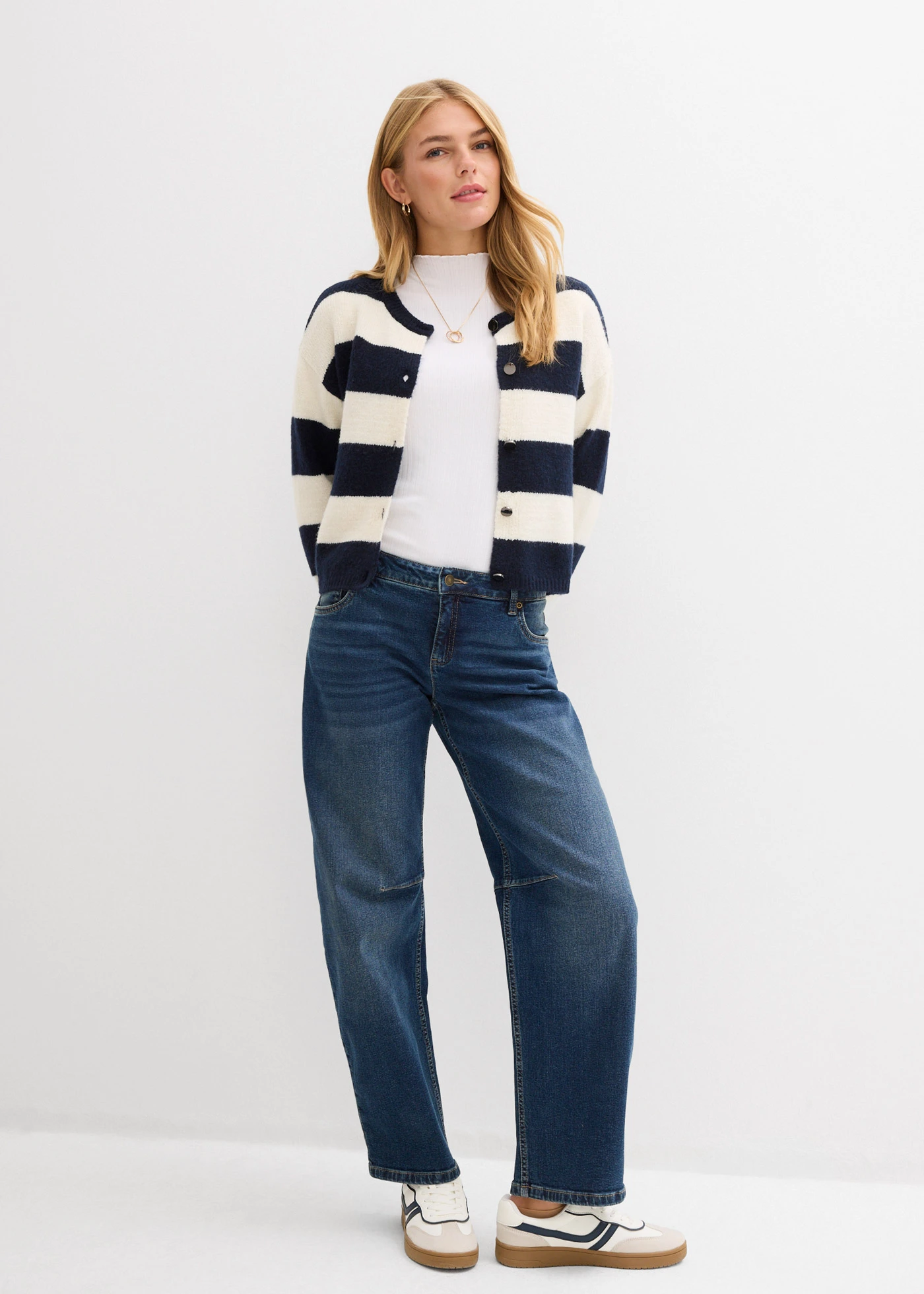 Fijngebreid kort vest • wolwit-donkerblauw • bonprix online shop