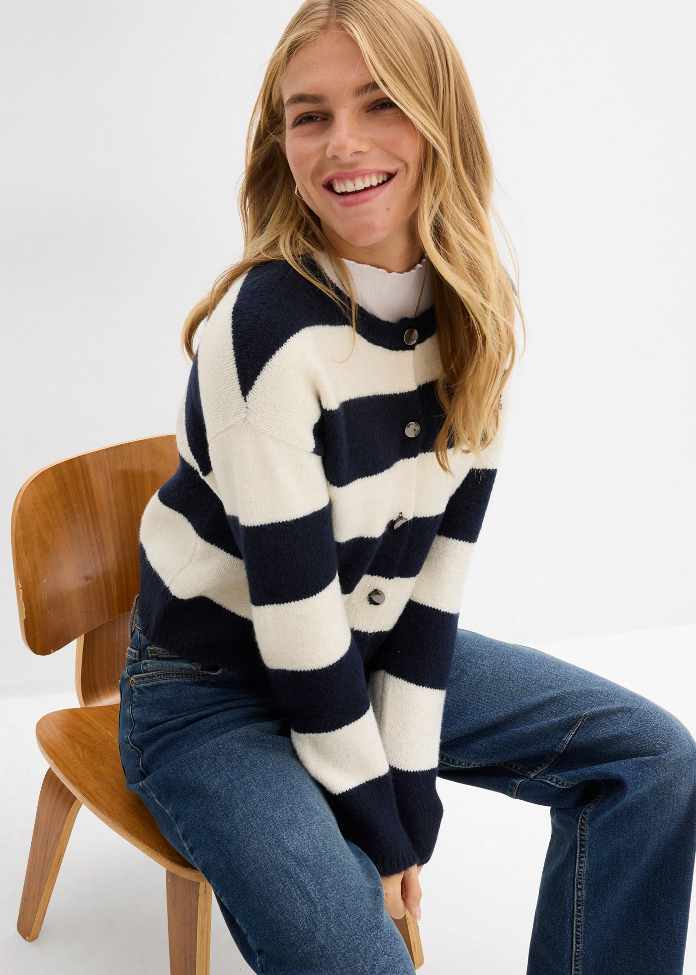 Fijngebreid kort vest • wolwit-donkerblauw • bonprix online shop