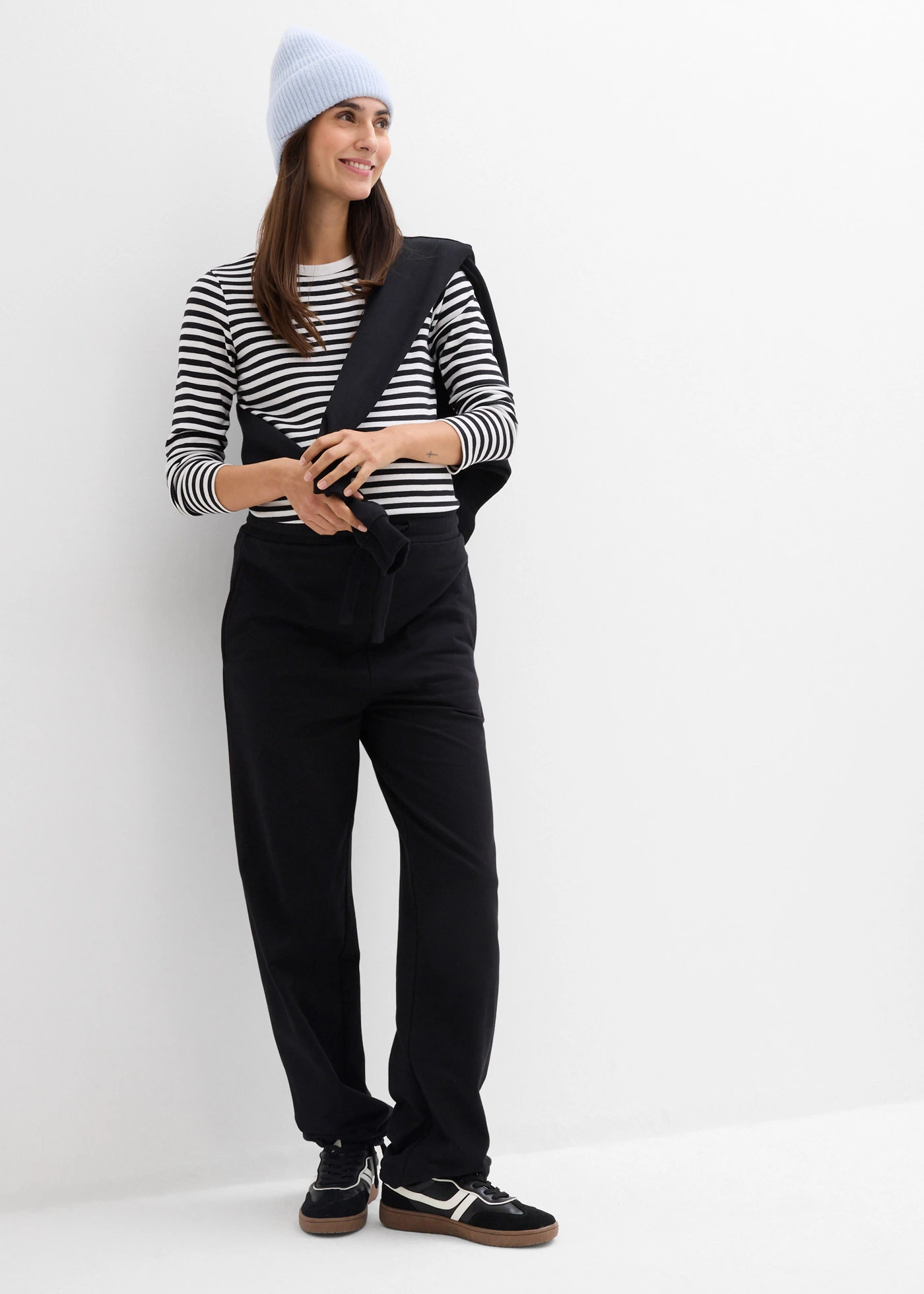 Pantaloni de gravide cu circumferință ajustabilă la tiv, 100% din bumbac organic • negru • magazin bonprix