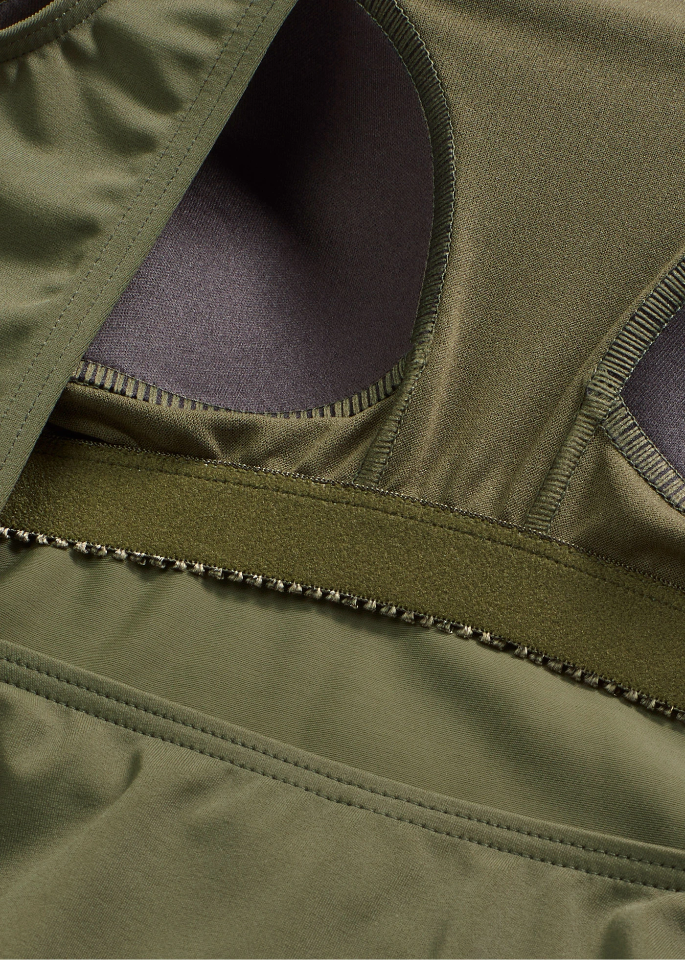 Maillot 1 pièce à dos échancré • olive foncé • Boutique bonprix