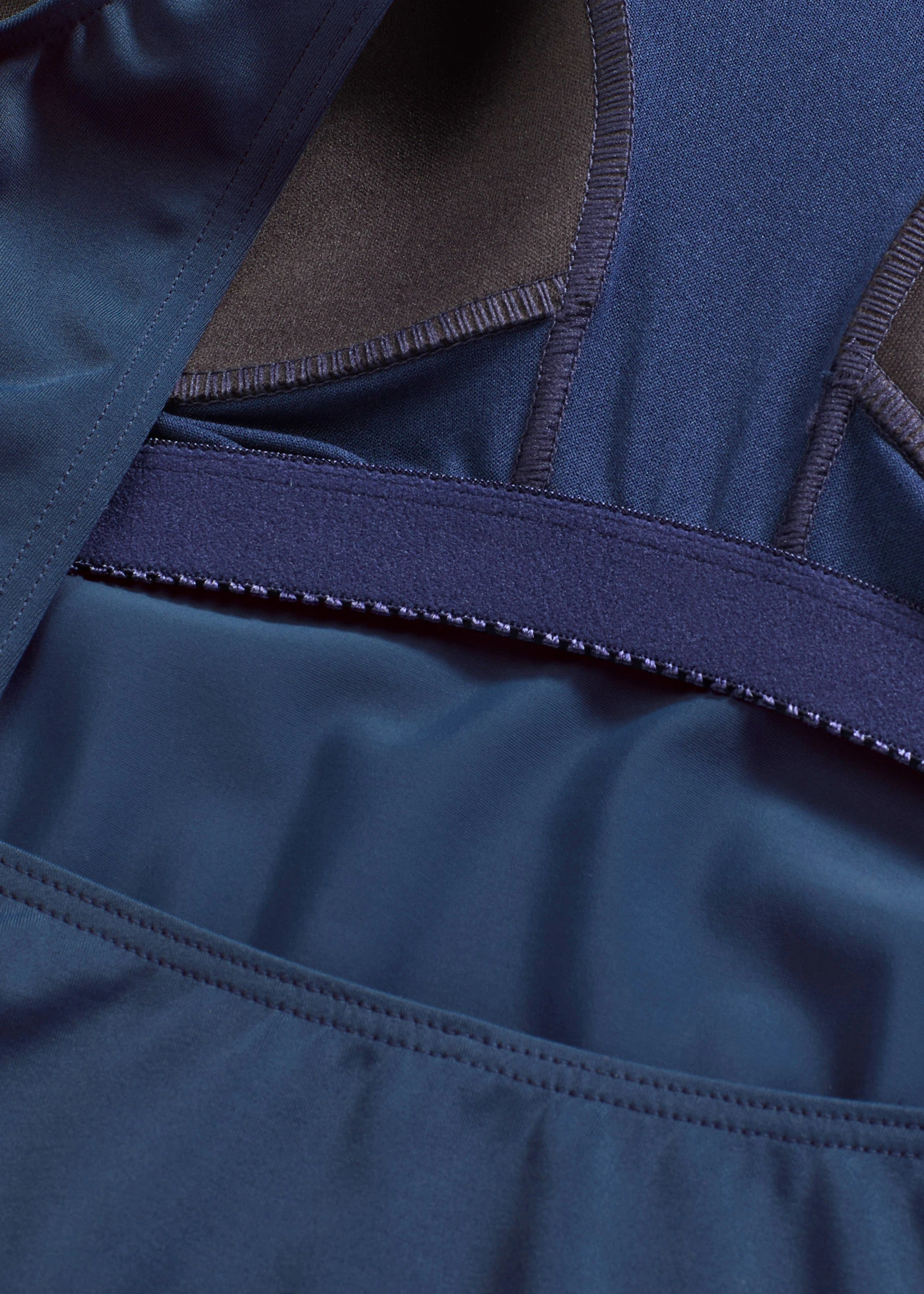 Badpak met diep rugdecolleté • donkerblauw • bonprix online shop