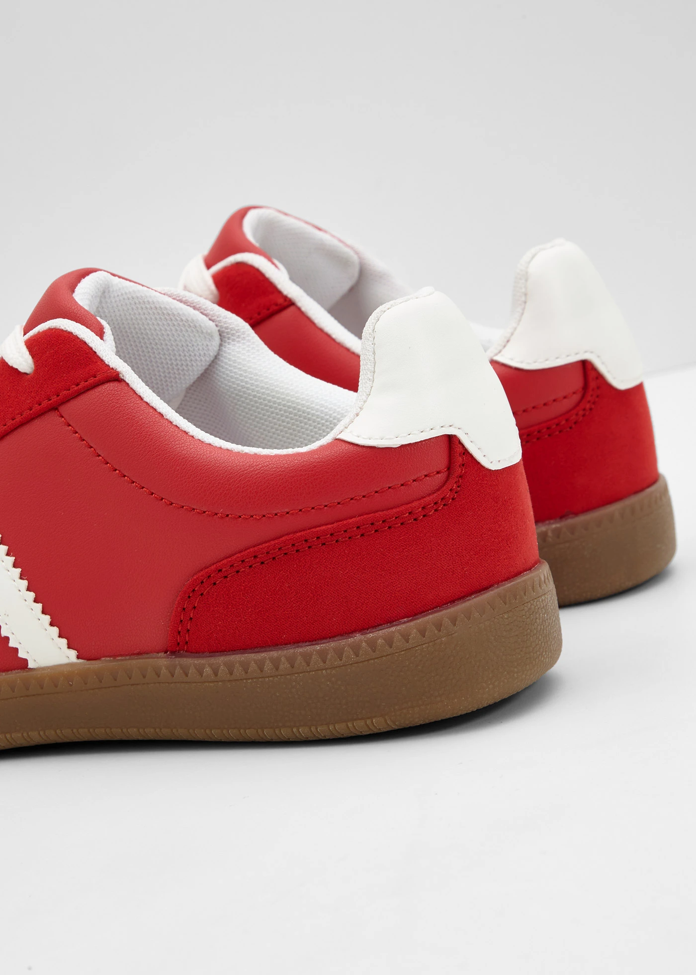 Pantofi sport cu aspect retro • roşu-căpşună • magazin bonprix