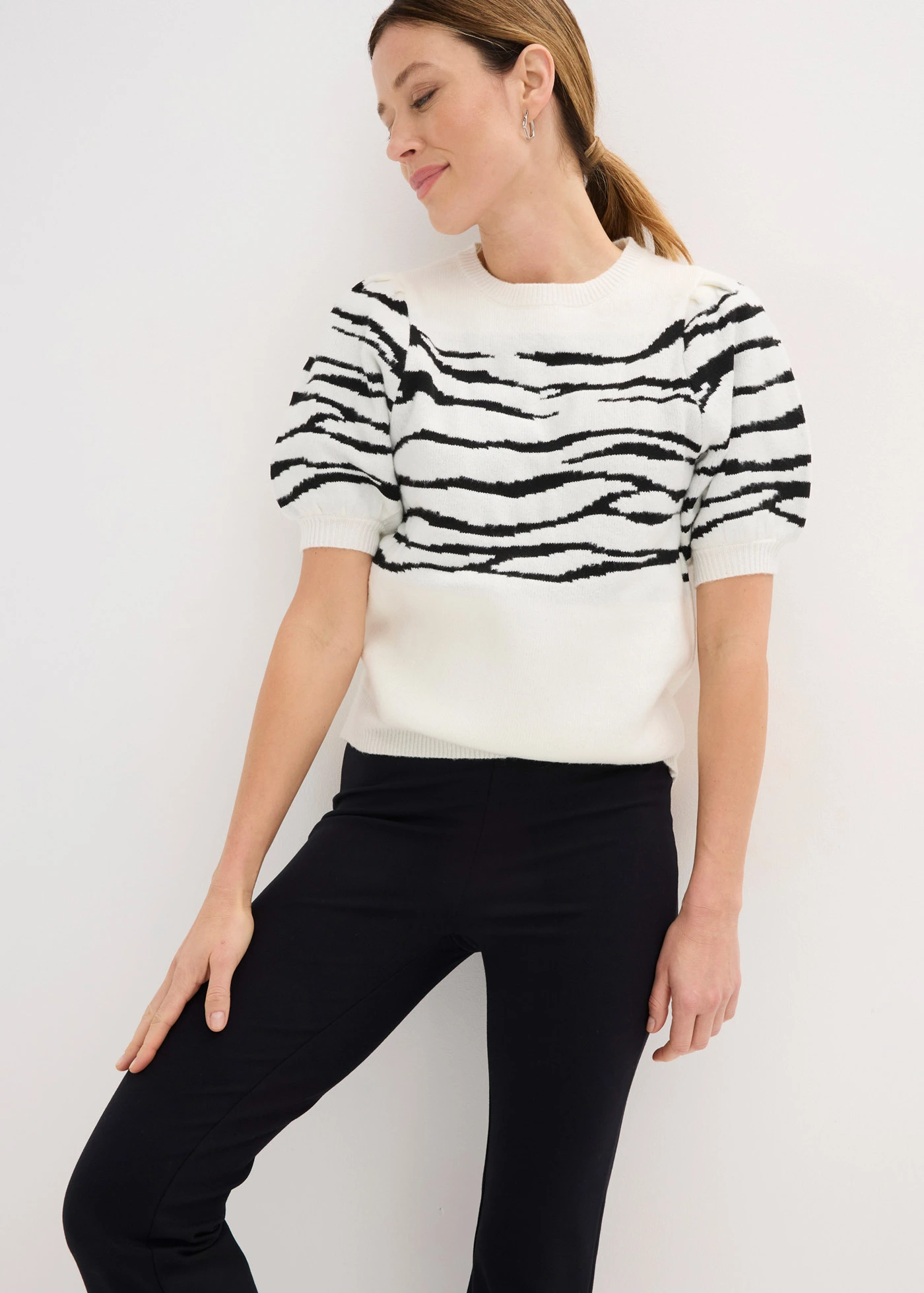 Pulóver s nariasenými rukávmi • biela vlna-čierna zebra • obchod bonprix