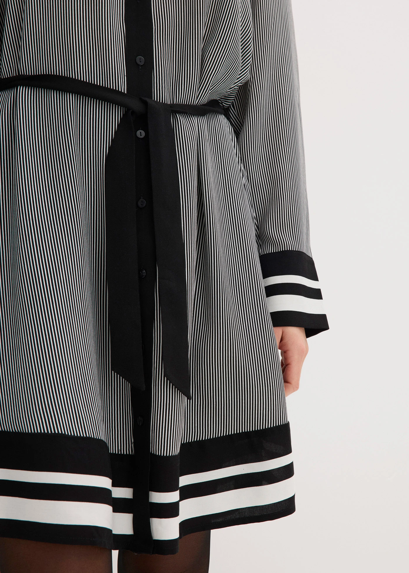 Robe-chemise • noir/blanc rayé • Boutique bonprix