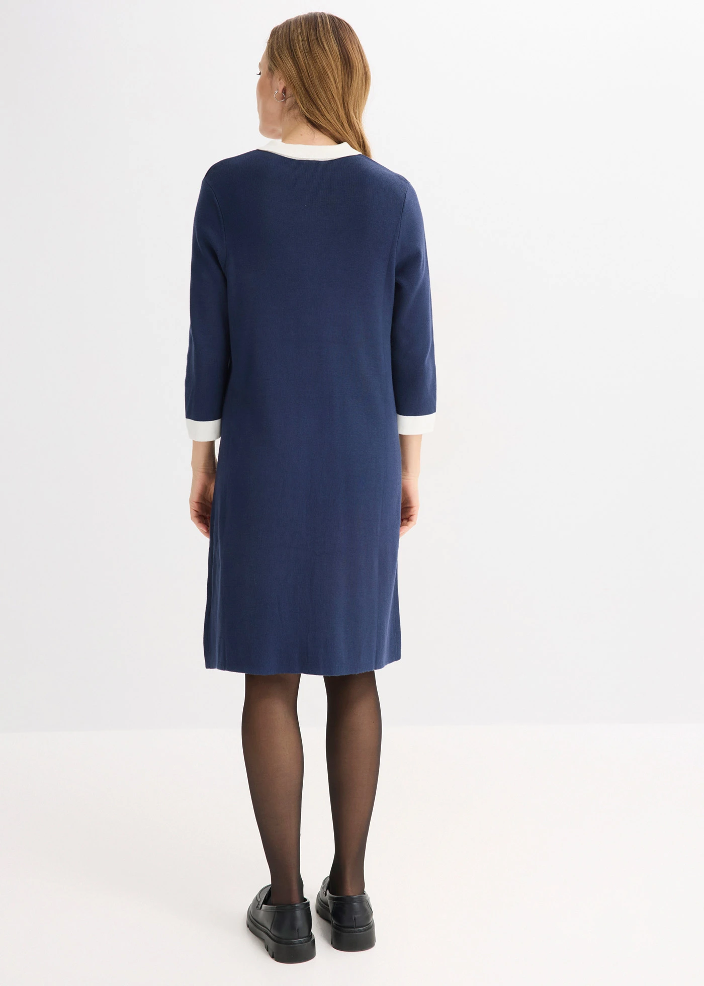 Robe en maille • bleu foncé-écru • Boutique bonprix