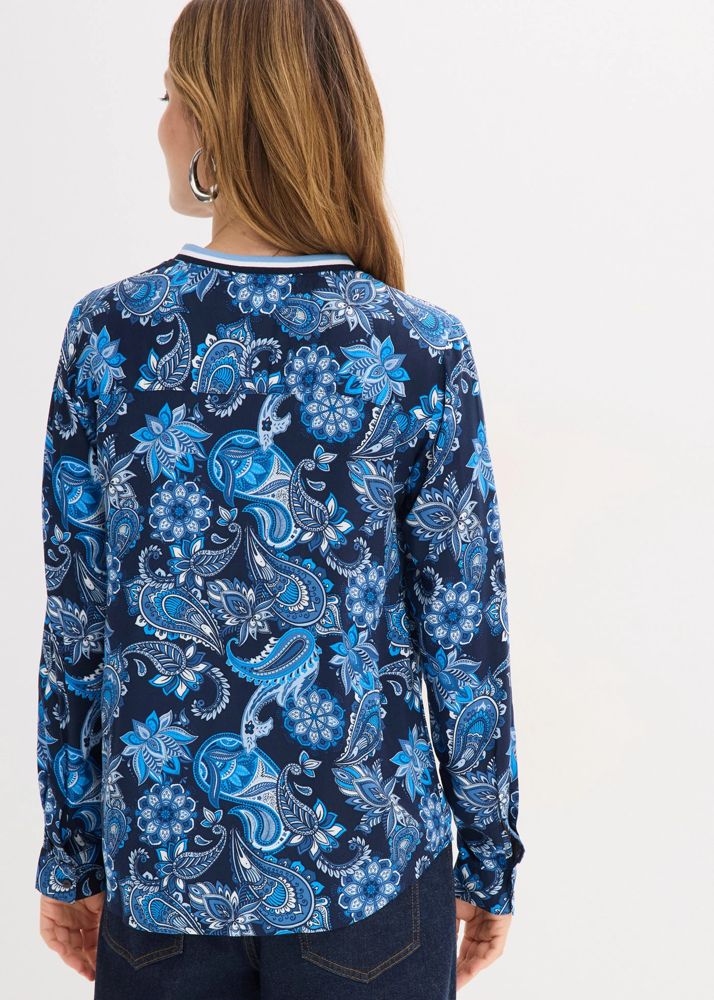Blouse en viscose fluide • bleu foncé/bleu moyen paisley • Boutique bonprix