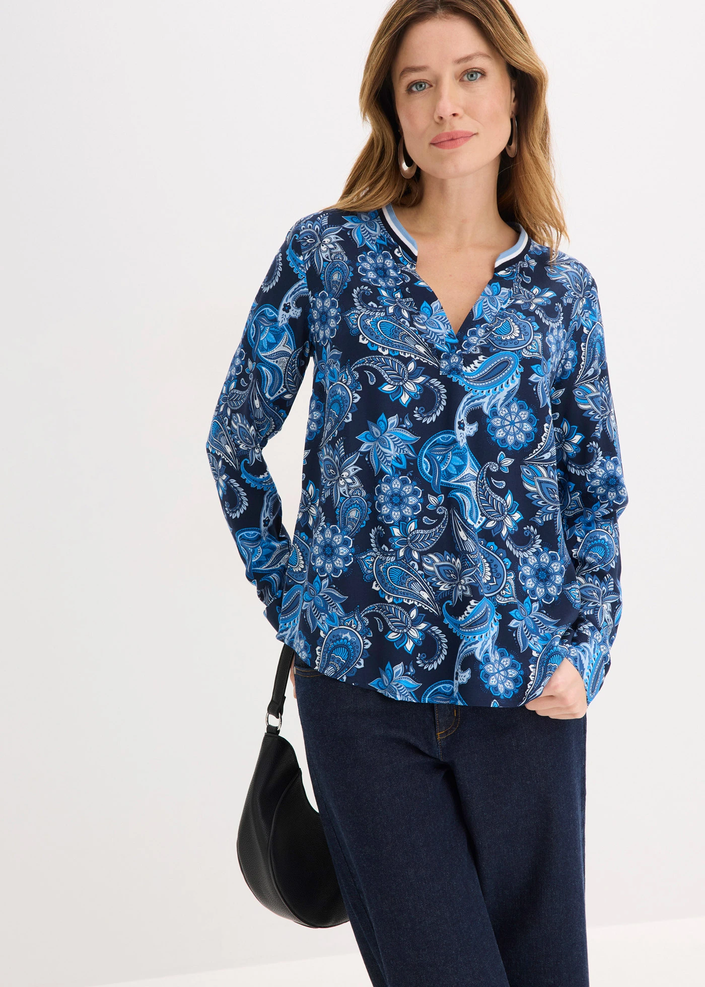 Blouse en viscose fluide • bleu foncé/bleu moyen paisley • Boutique bonprix