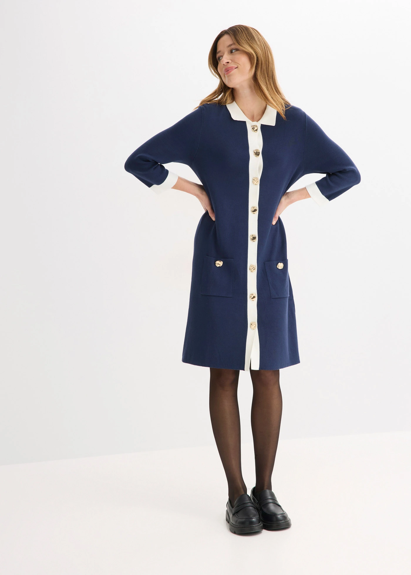 Rochie tricotată • bleumarin/ecru • magazin bonprix