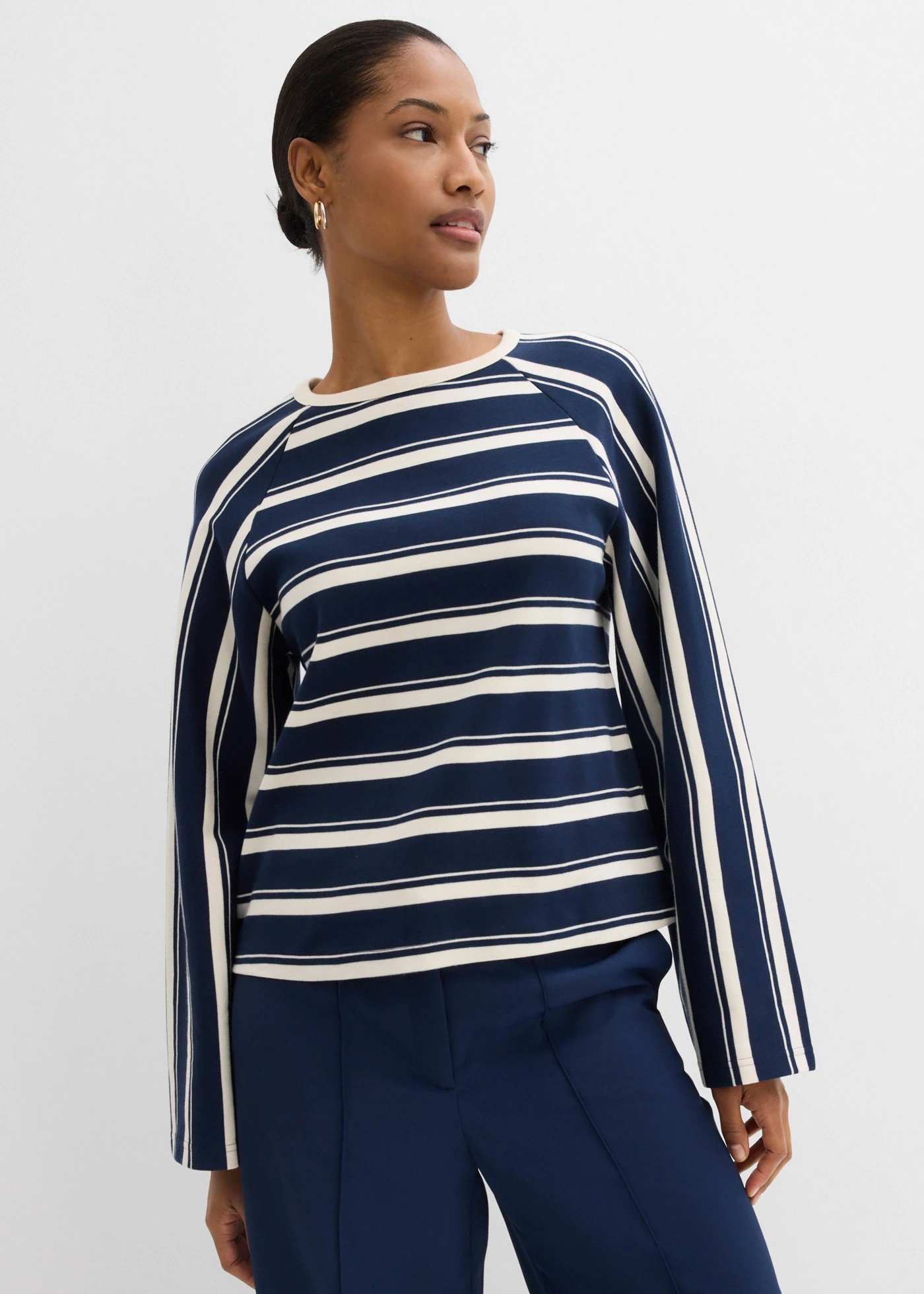 Bluză cu mâneci lungi din jerse plin • bleumarin-alb perlat dungat • magazin bonprix