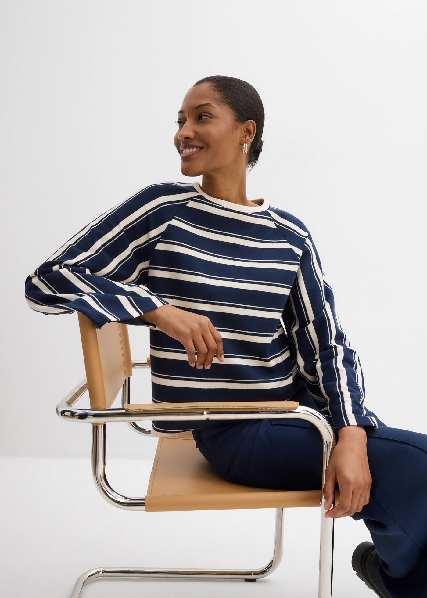 Hosszú ujjú póló nehéz dzsörzé anyagból • sötétkék-gyöngyfehér csíkos • bonprix áruház