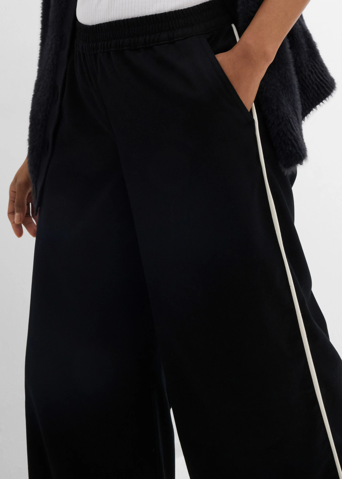 Pantaloni marlene din amestec de viscoză • negru/ecru • magazin bonprix