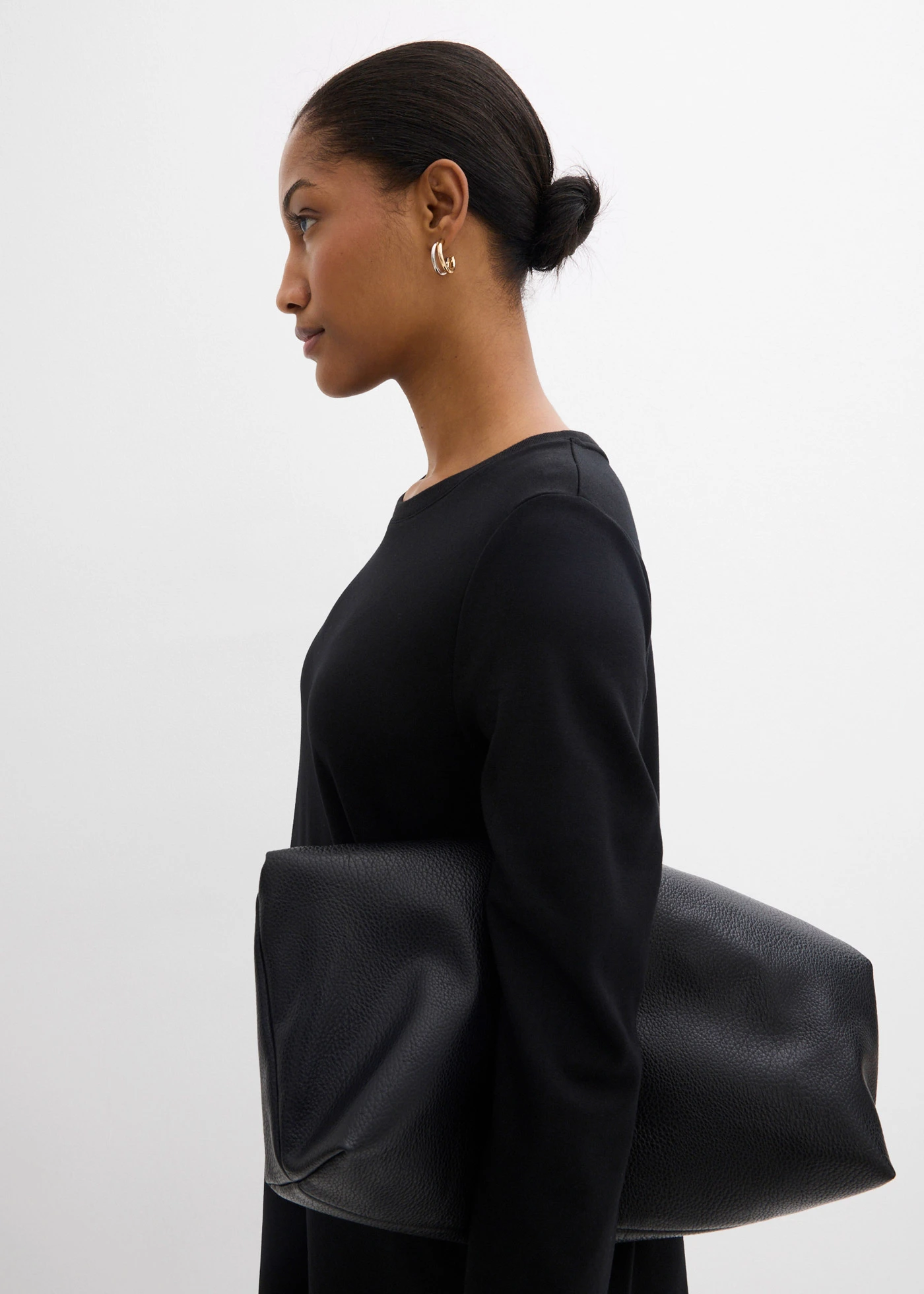 Robe en matière T-shirt, coupe trapèze • noir • Boutique bonprix