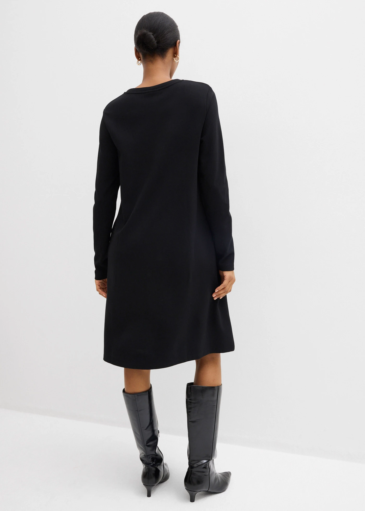 Rochie tricot cu croi în formă de A, din material cu viscoză • negru • magazin bonprix