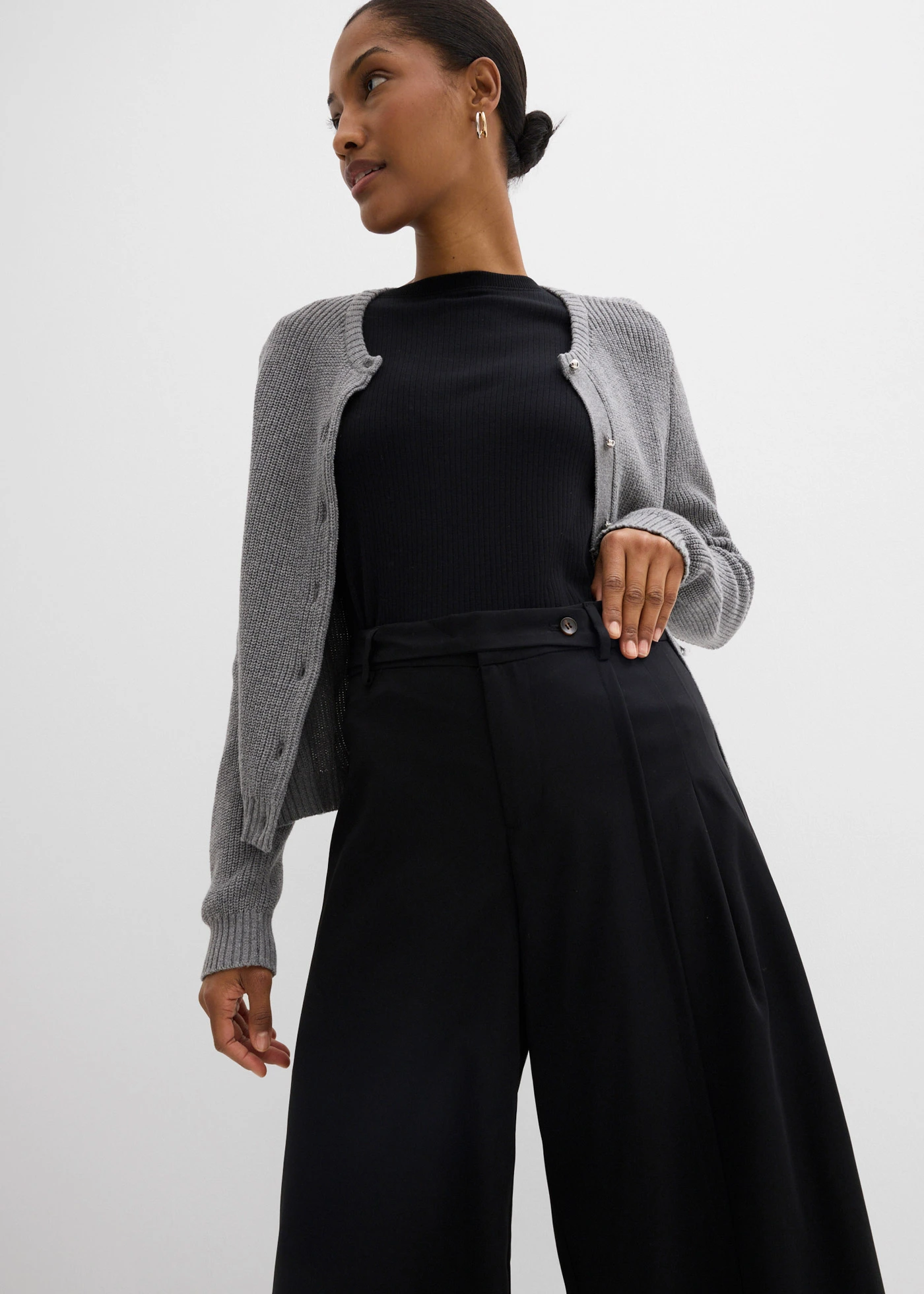 Pantaloni cu croi larg și detaliu de legare • negru • magazin bonprix