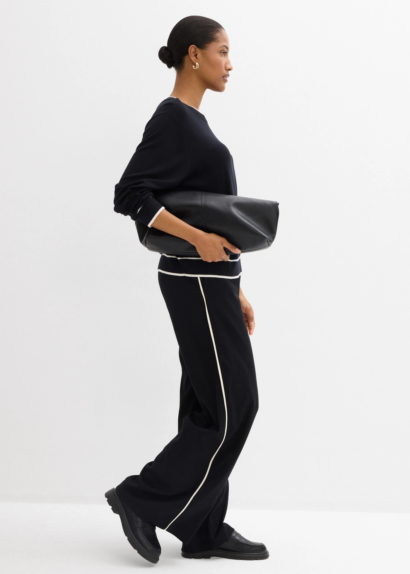 Fijngebreide trui in een viscosemix • zwart/wolwit • bonprix online shop