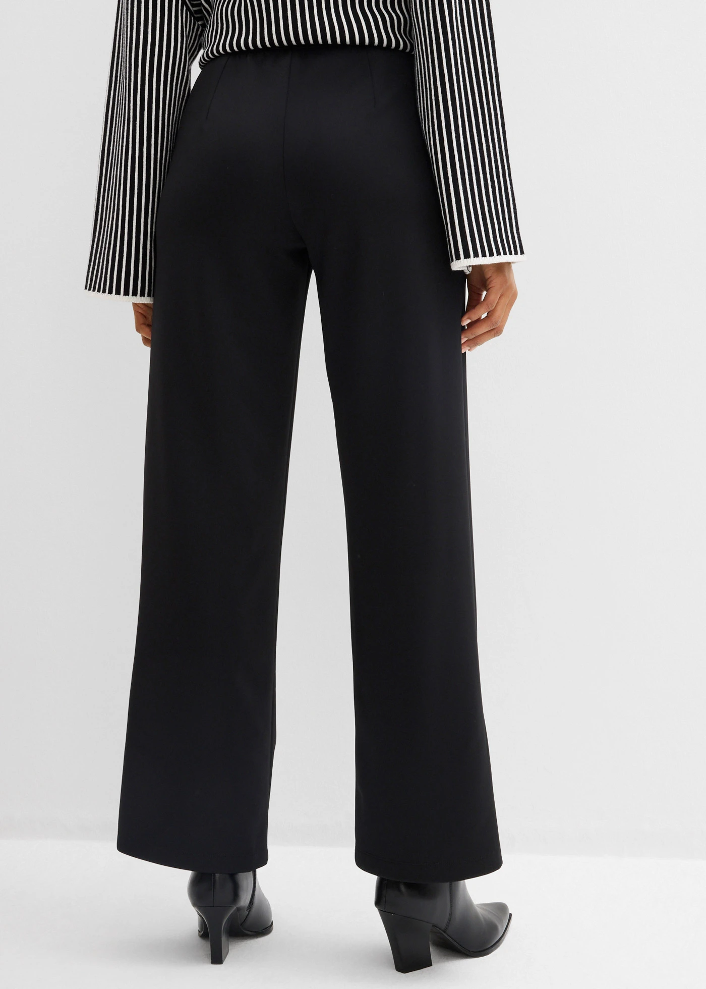 Comfortabele broek van soepele sweat • zwart • bonprix online shop