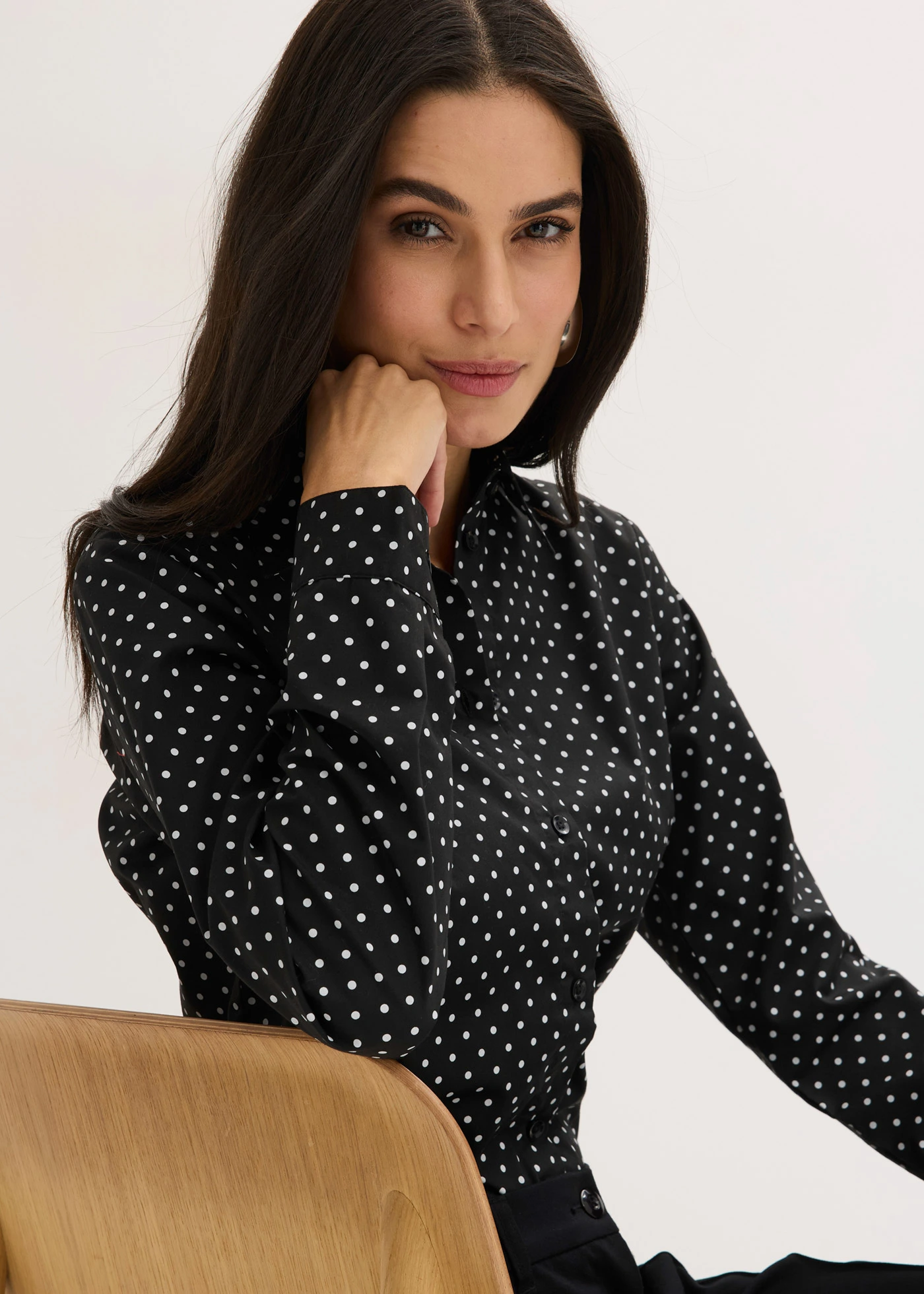 Lot de 2 chemisiers • blanc uni et noir pois blanc • Boutique bonprix