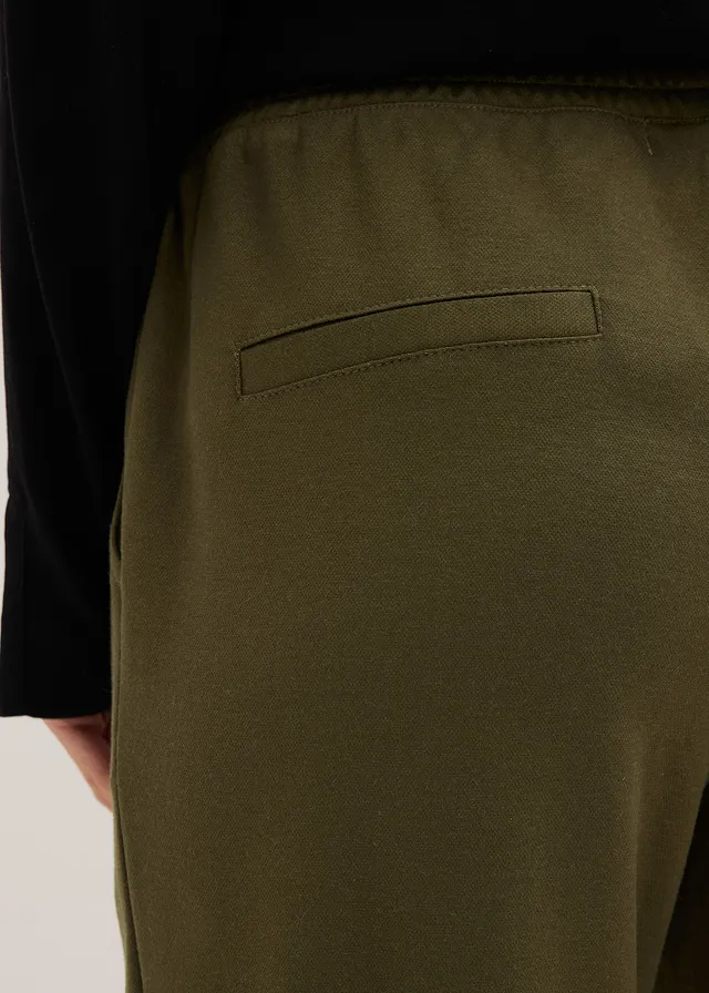 Pantalon élastiqué avec nervures devant • olive foncé • product-page.page-title-suffix