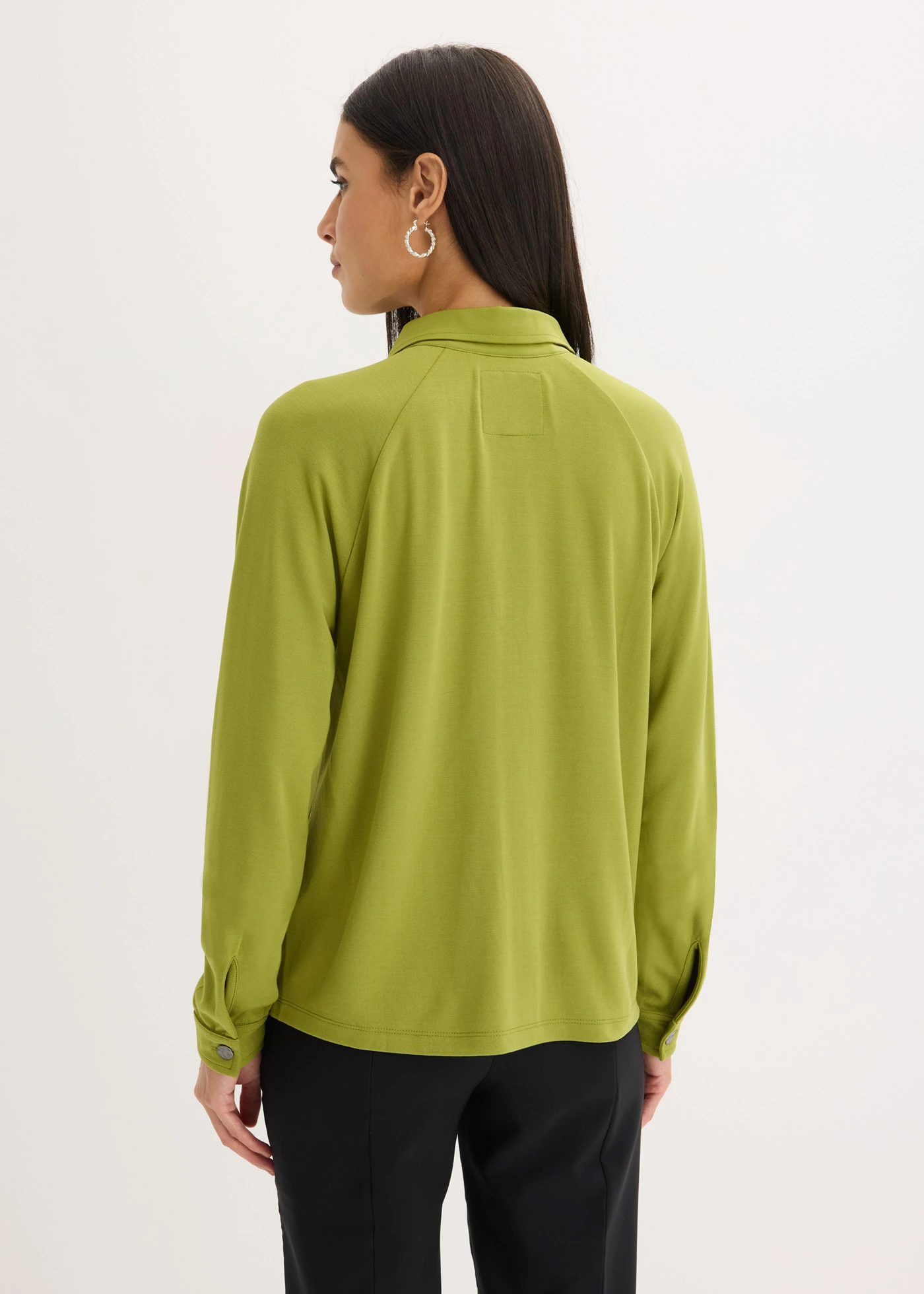 Veste légère en Punto di Roma avec bordure en satin • vert mousse • Boutique bonprix