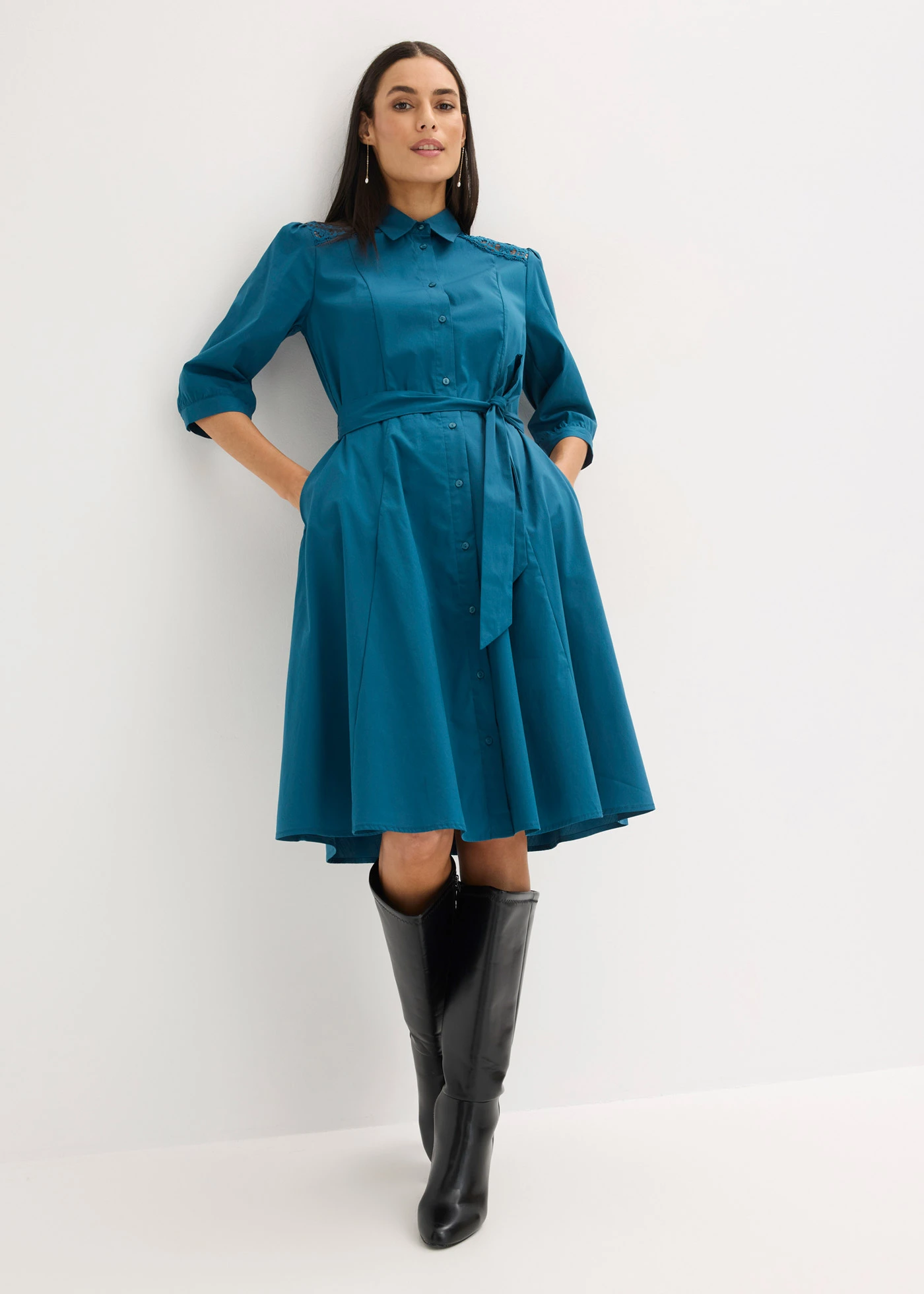 Robe-chemise avec dentelle et lien à nouer • pétrole • Boutique bonprix